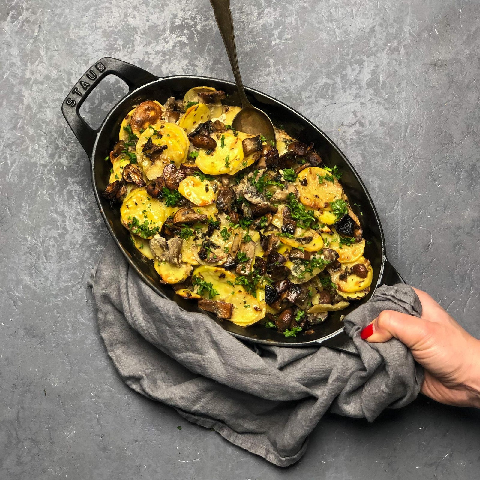Gebakken aardappelen met champignons