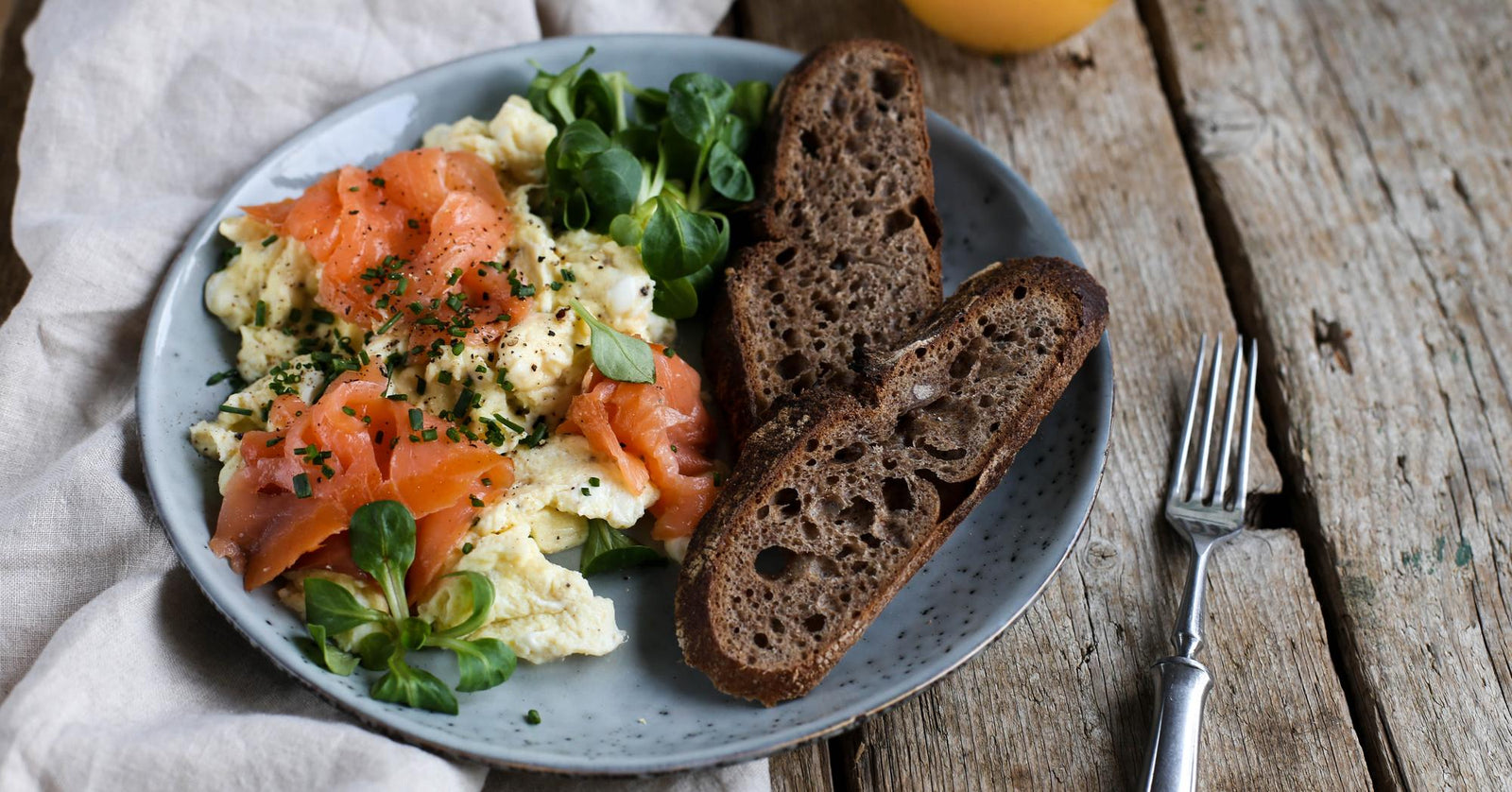 Roereieren met gerookte zalm