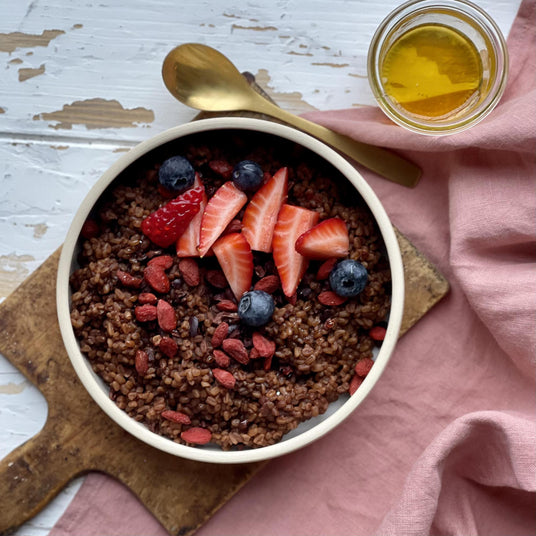 Bulgurpap met cacaobonen en goji bessen