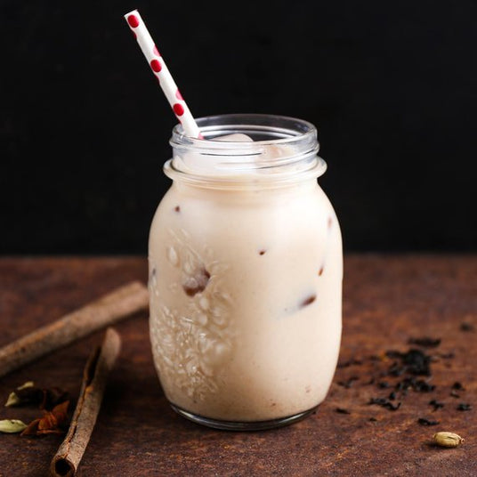 Ijskoude chai latte met kokosmelk