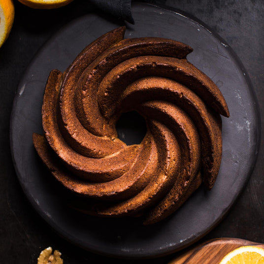 Bundt cake met sinaasappel en noten