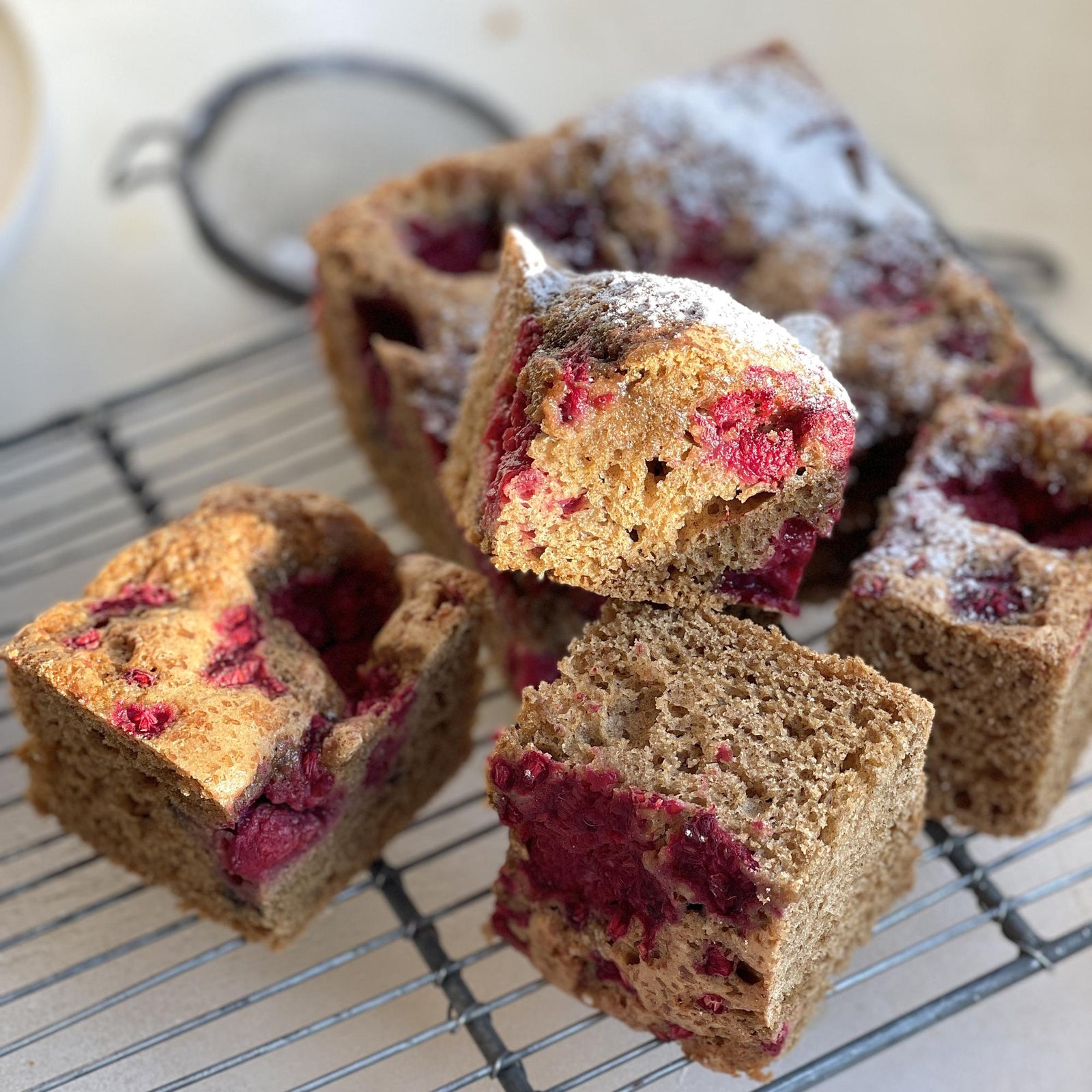 Biscuitcake met fruit
