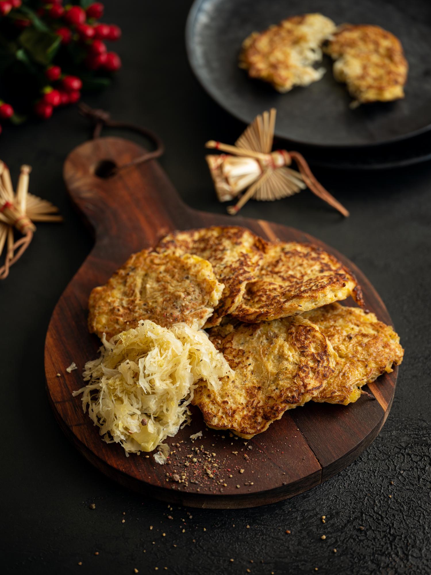 Aardappelkoeken met zuurkool