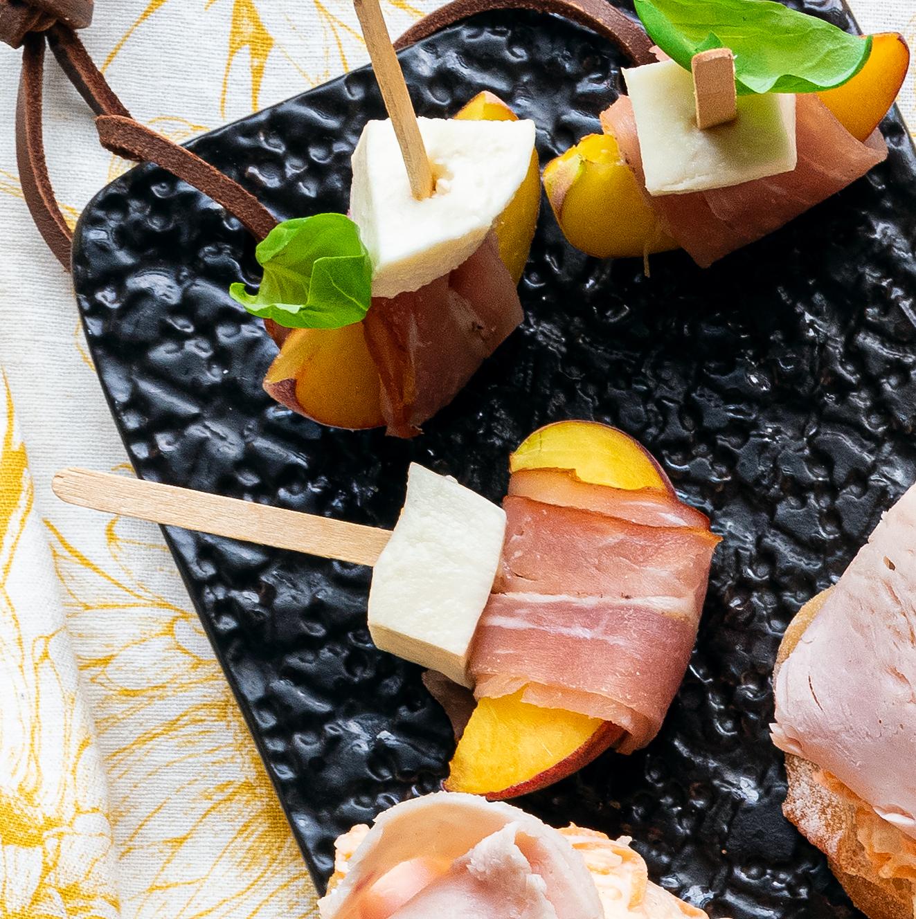 Perziken met Parmaham en mozzarella