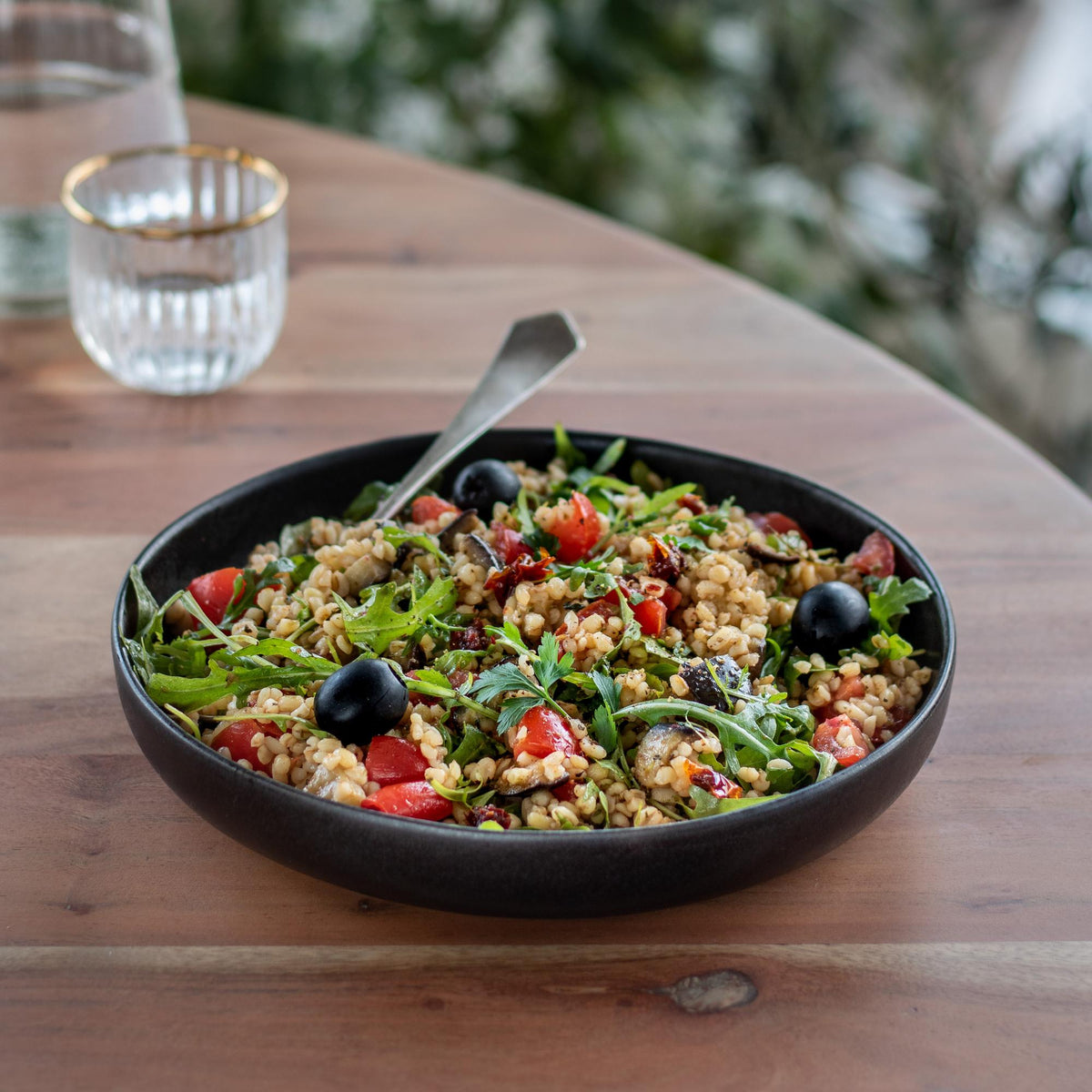 Bulgursalade met aubergine en gedroogde tomaten