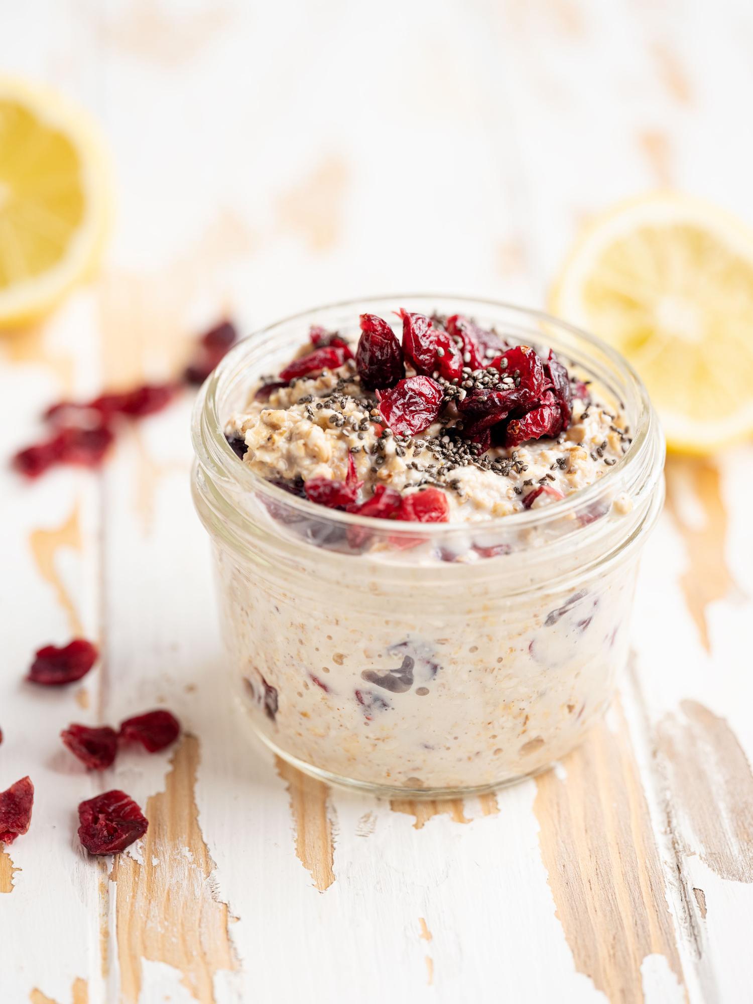 Citroen-cranberry overnight oats