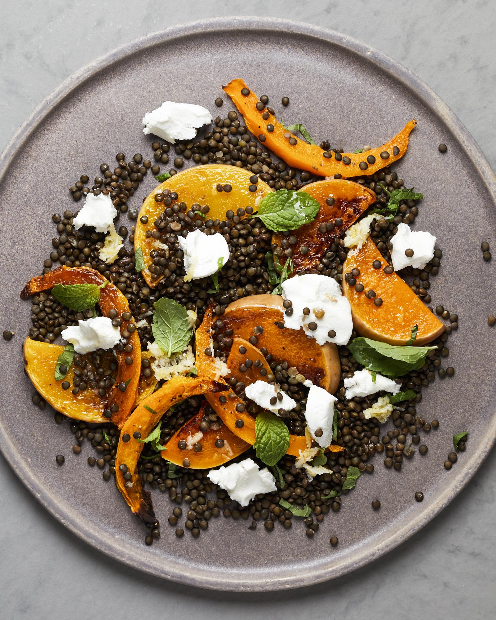 Linzensalade met geroosterde pompoen