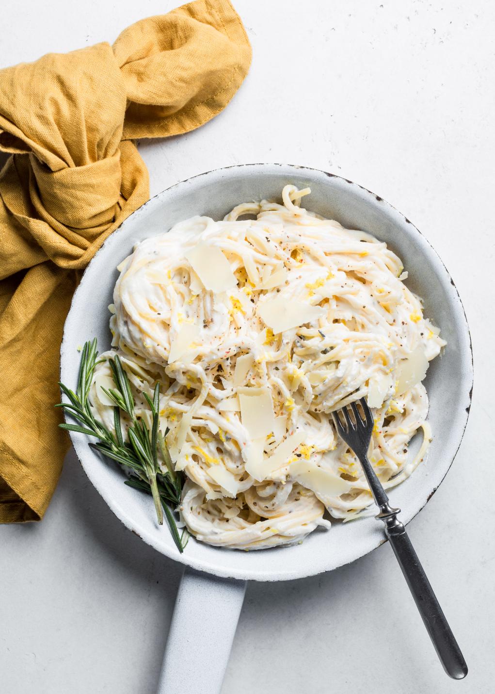 Romige pasta met citroen en rozemarijn
