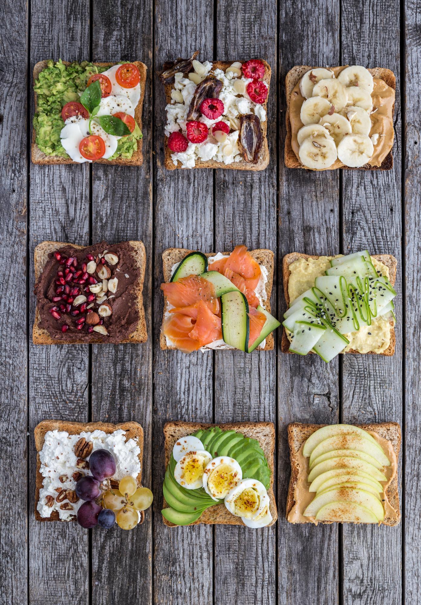 Toast met chocoladehummus en noten