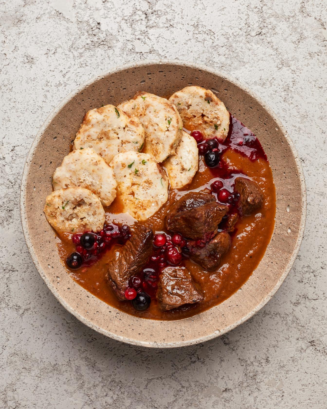 Hertenstoofvlees met bosvruchten