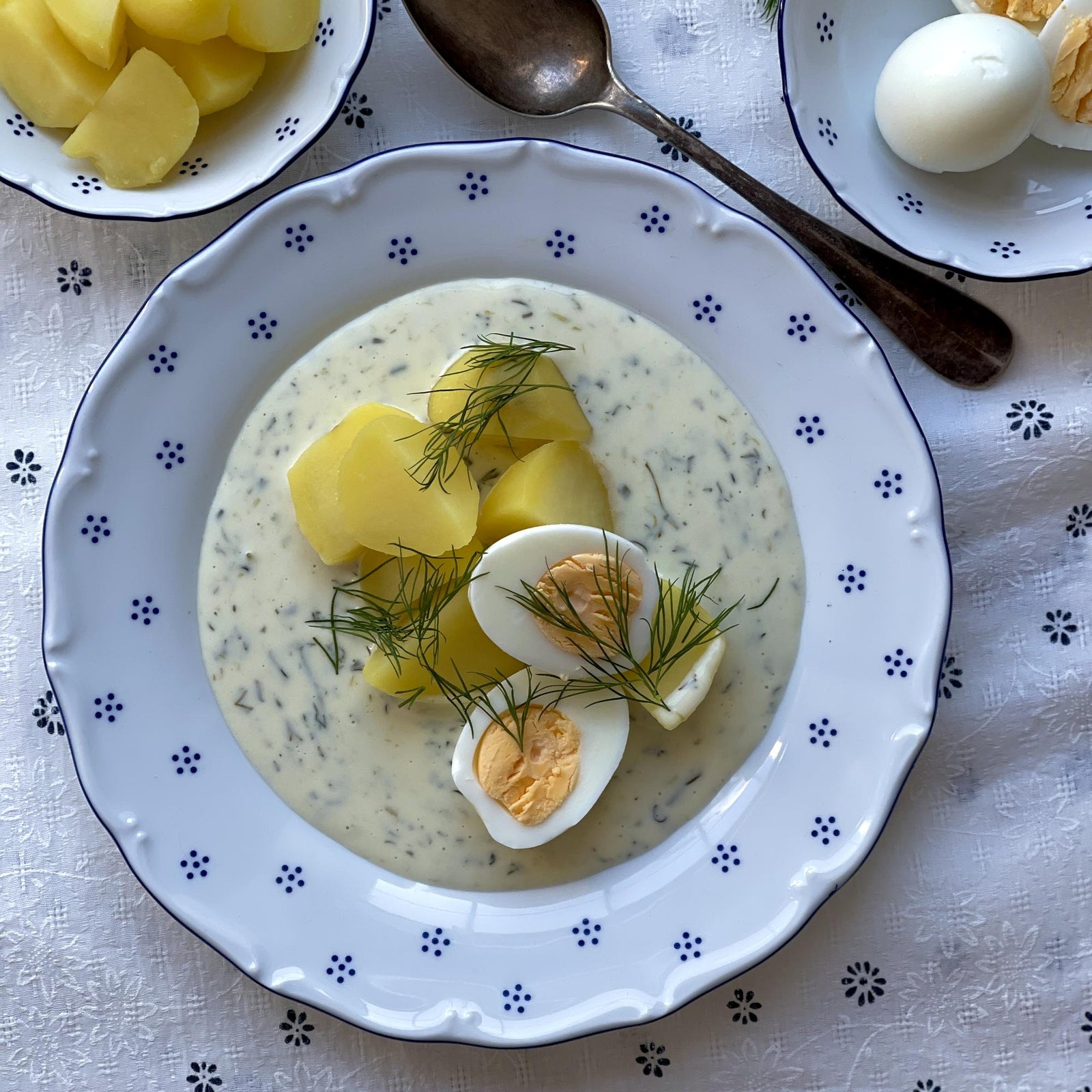 Dillesaus met aardappelen en ei