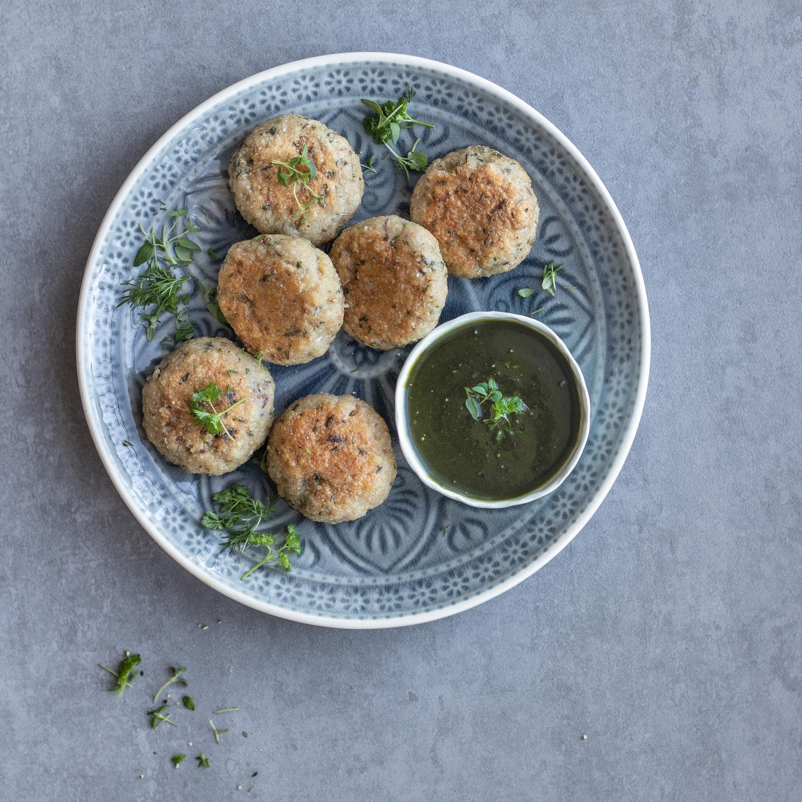 Viskoekjes van snoekbaars met kruidenpesto