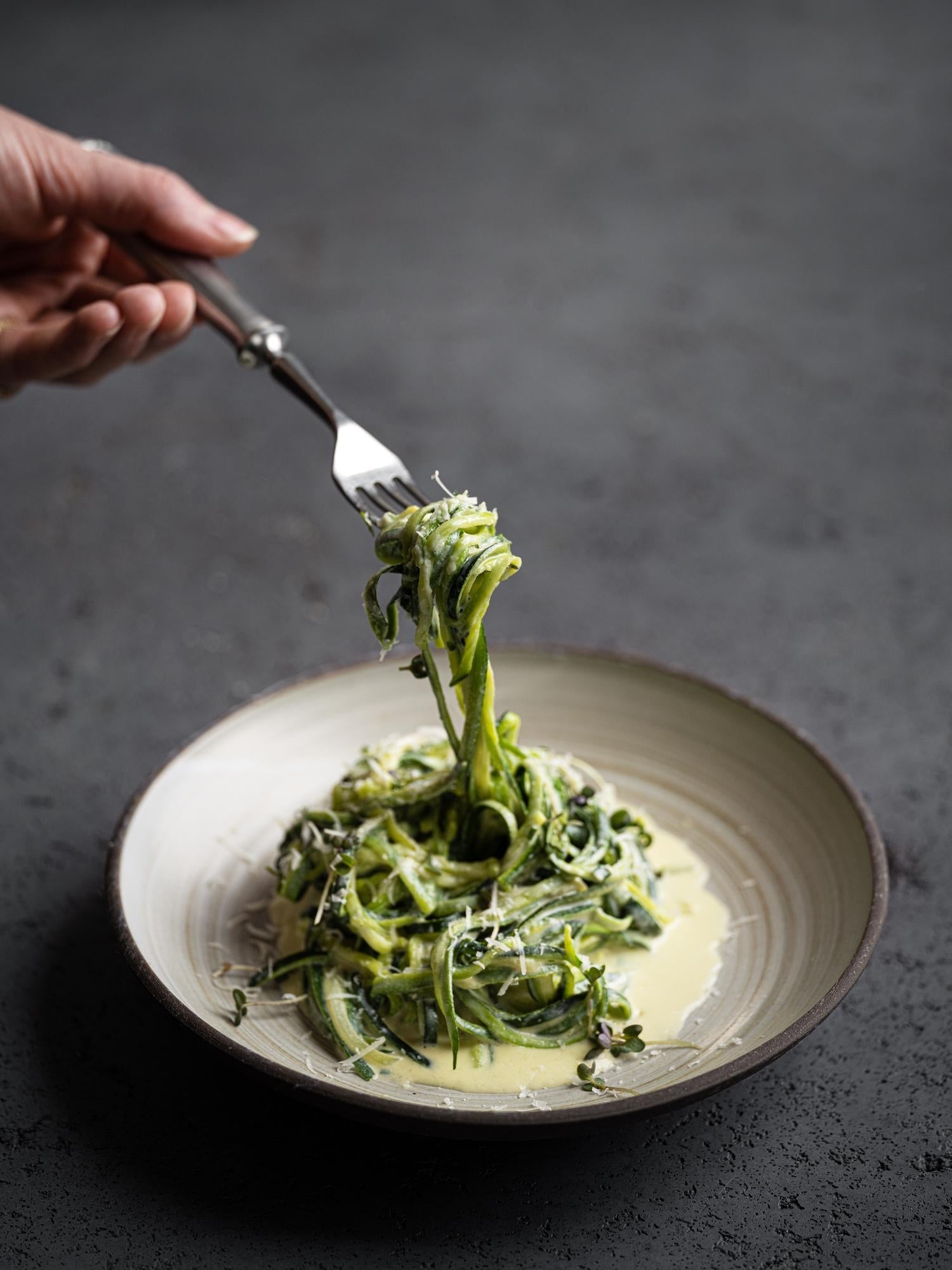 Gezonde carbonara van courgette