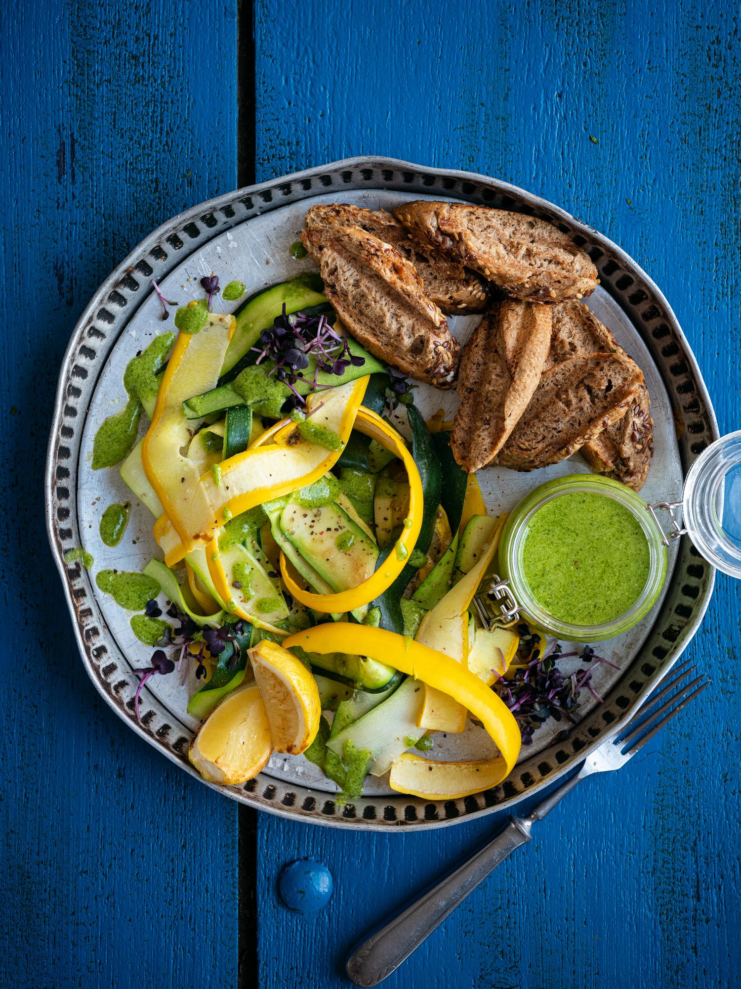 Gegrilde courgette met parmezaan
