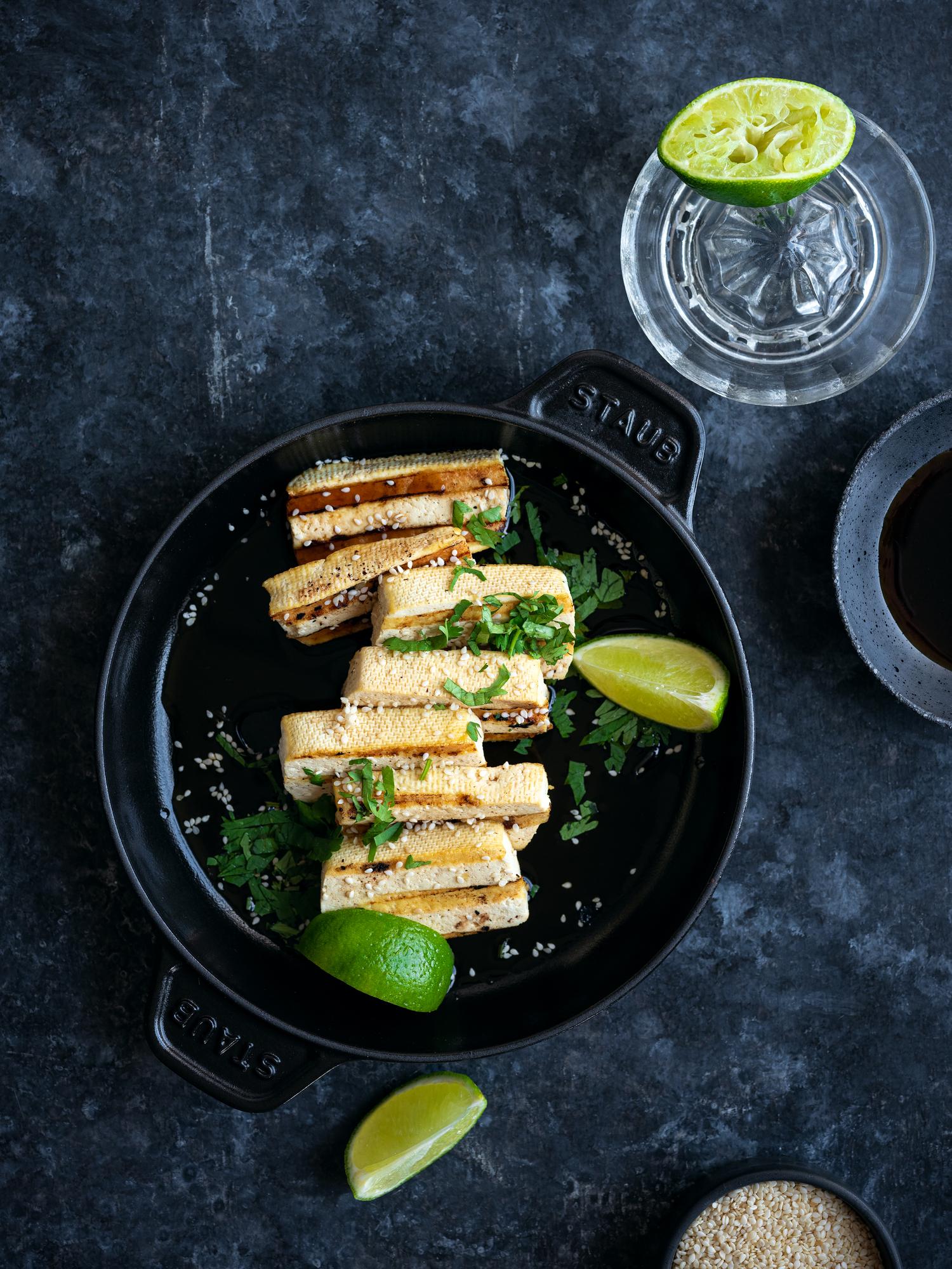 Gegrilde tofu in sesam