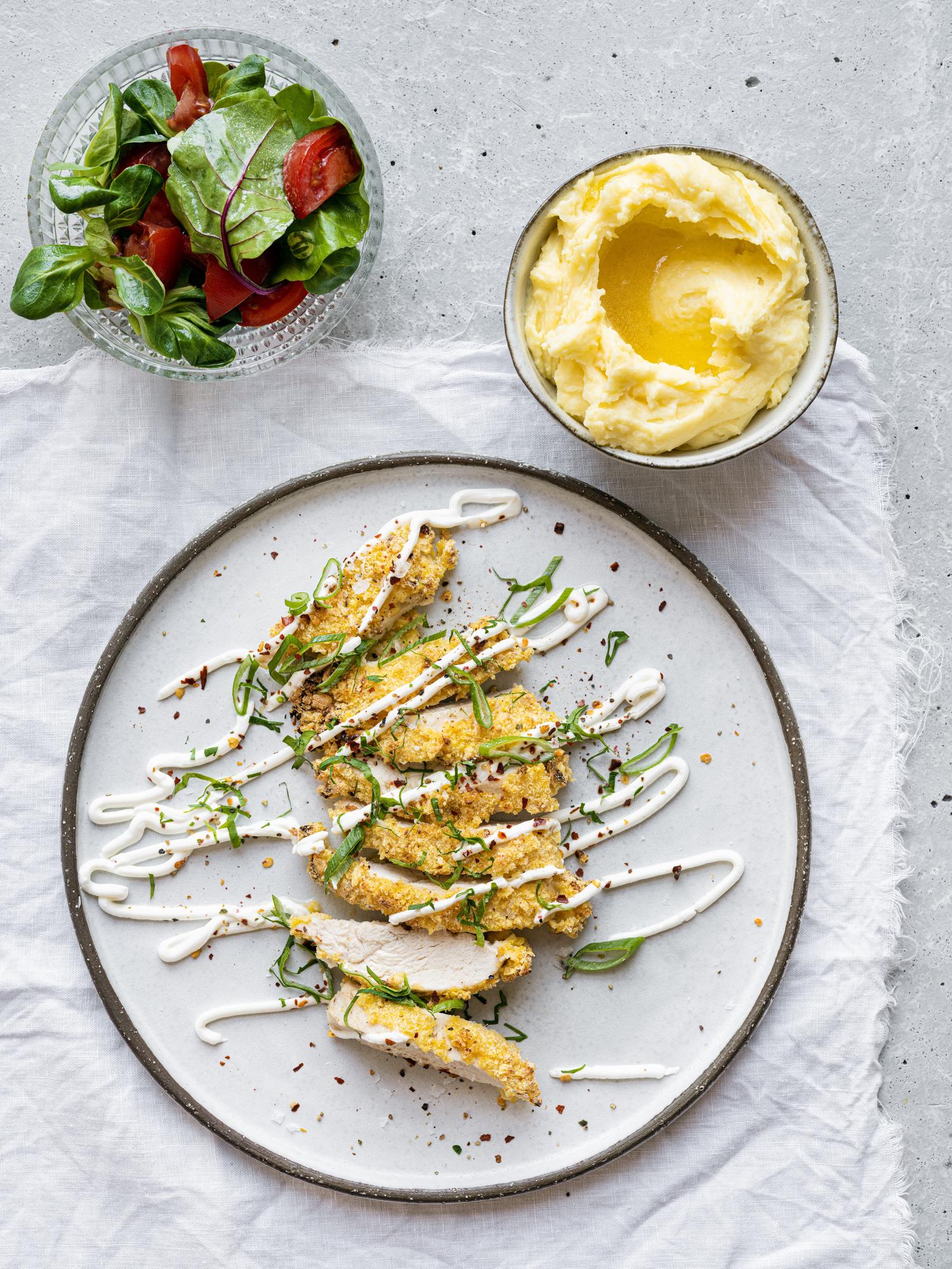 Kipschnitzels in maïspaneersel met parmezaan