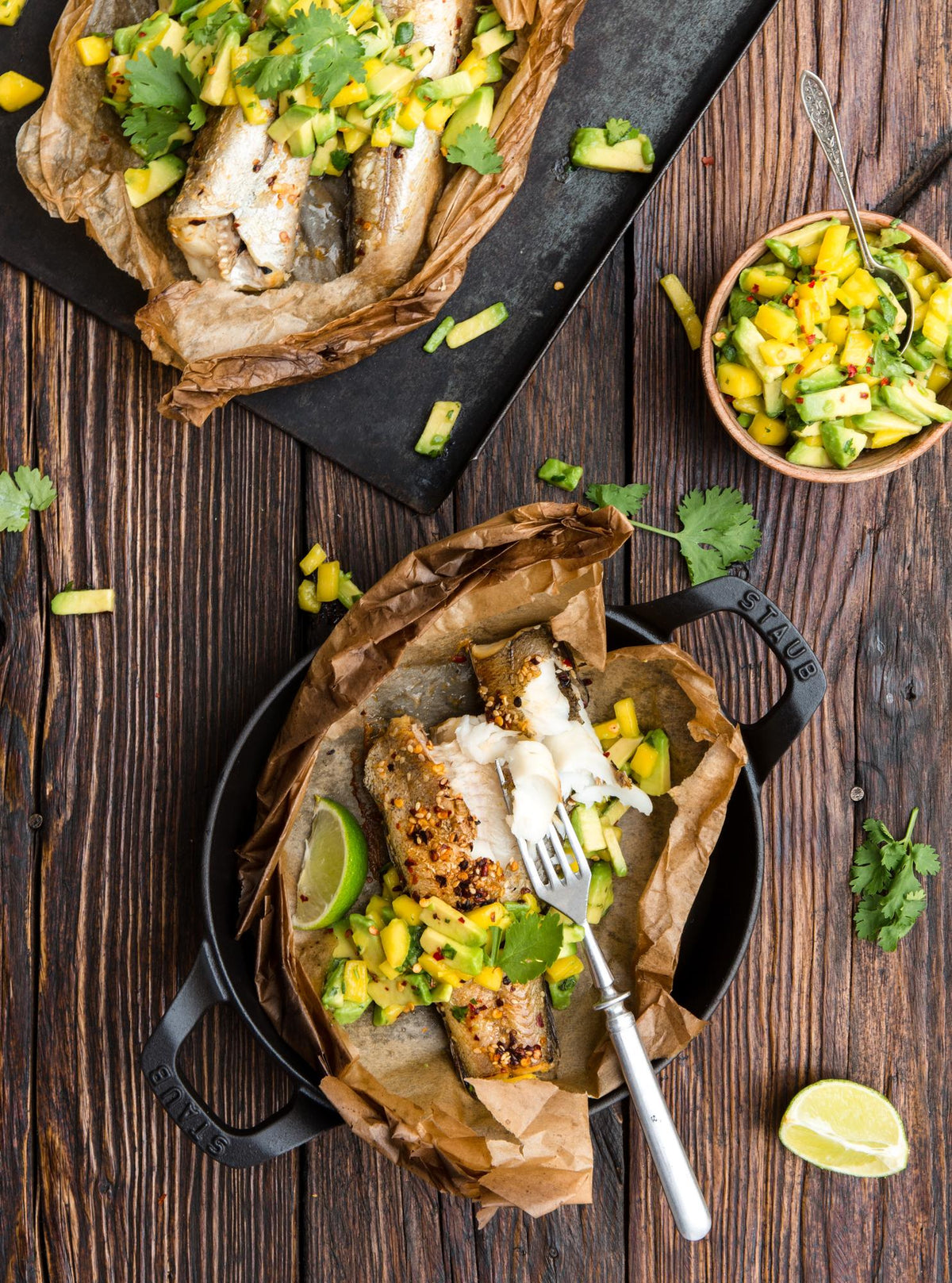 Snoek met sesam, limoen en avocado-mangosalade