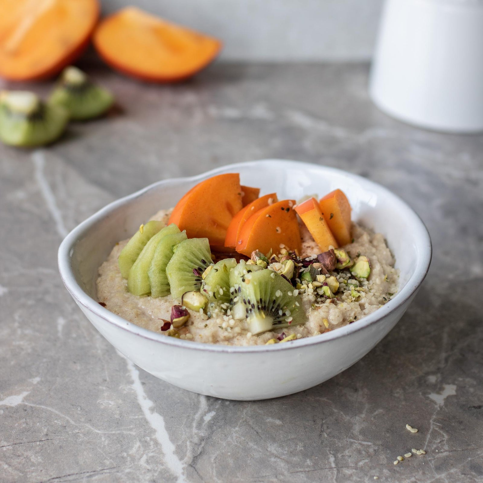 Gierst-pap met fruit en pistachenoten