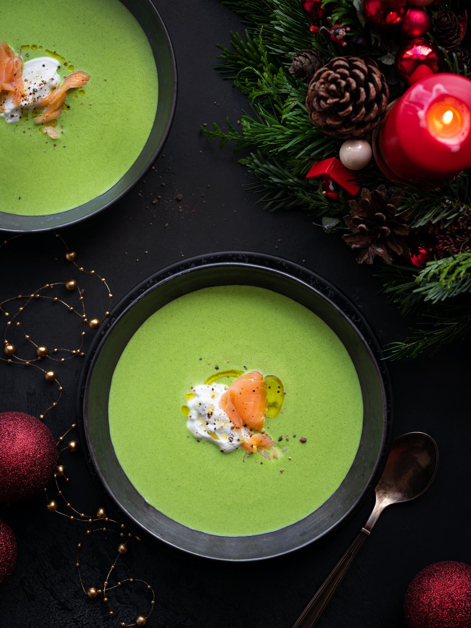 Erwtenssoep met gerookte zalm