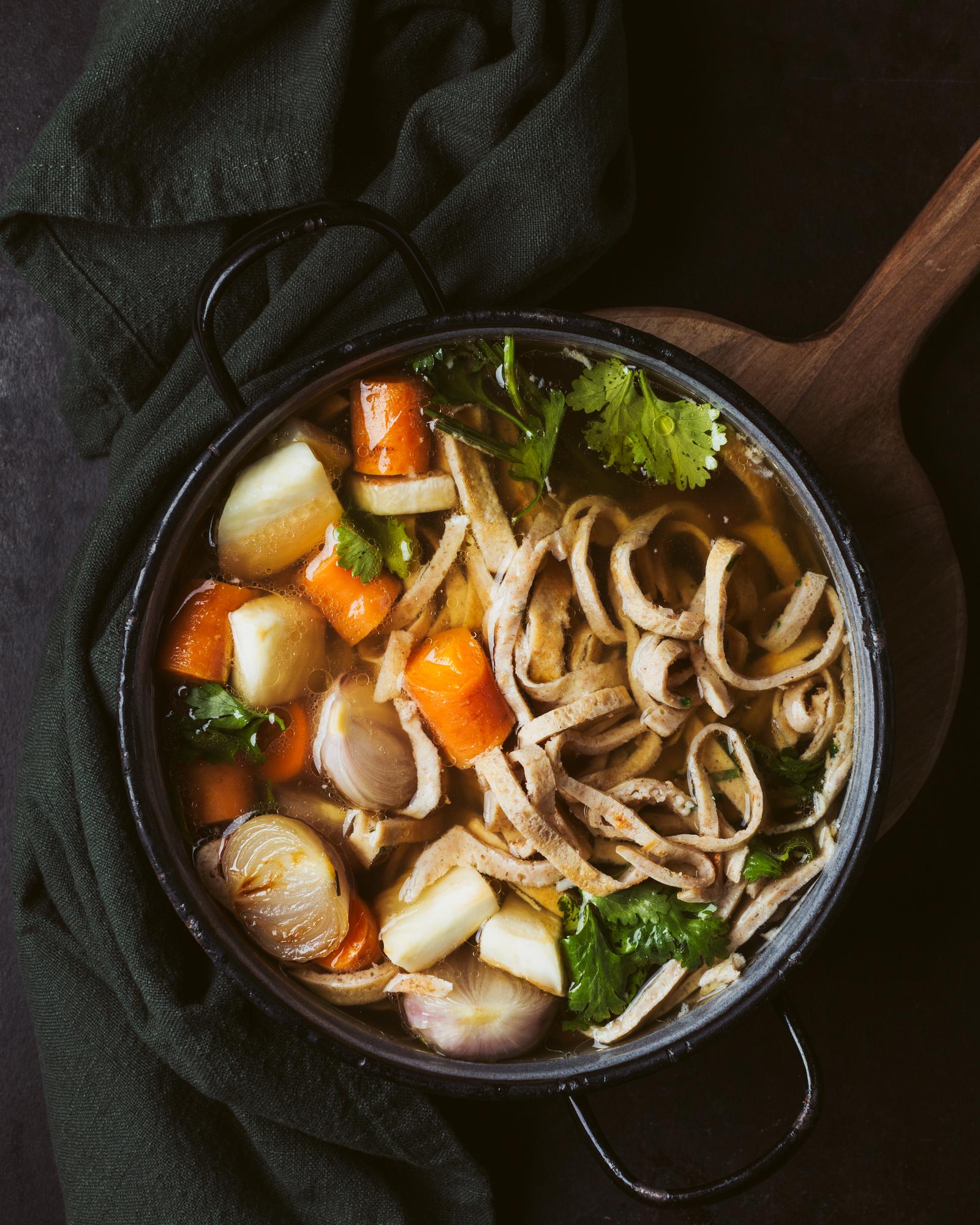 Kippenbouillon met celestijnse noedels