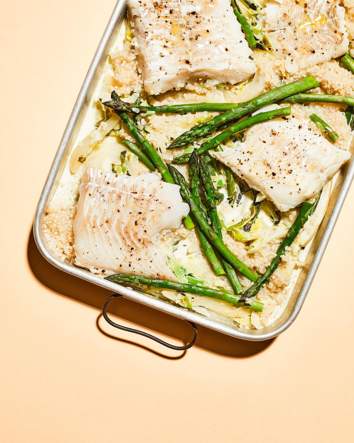 Kabeljauw met venkel, asperges en prei