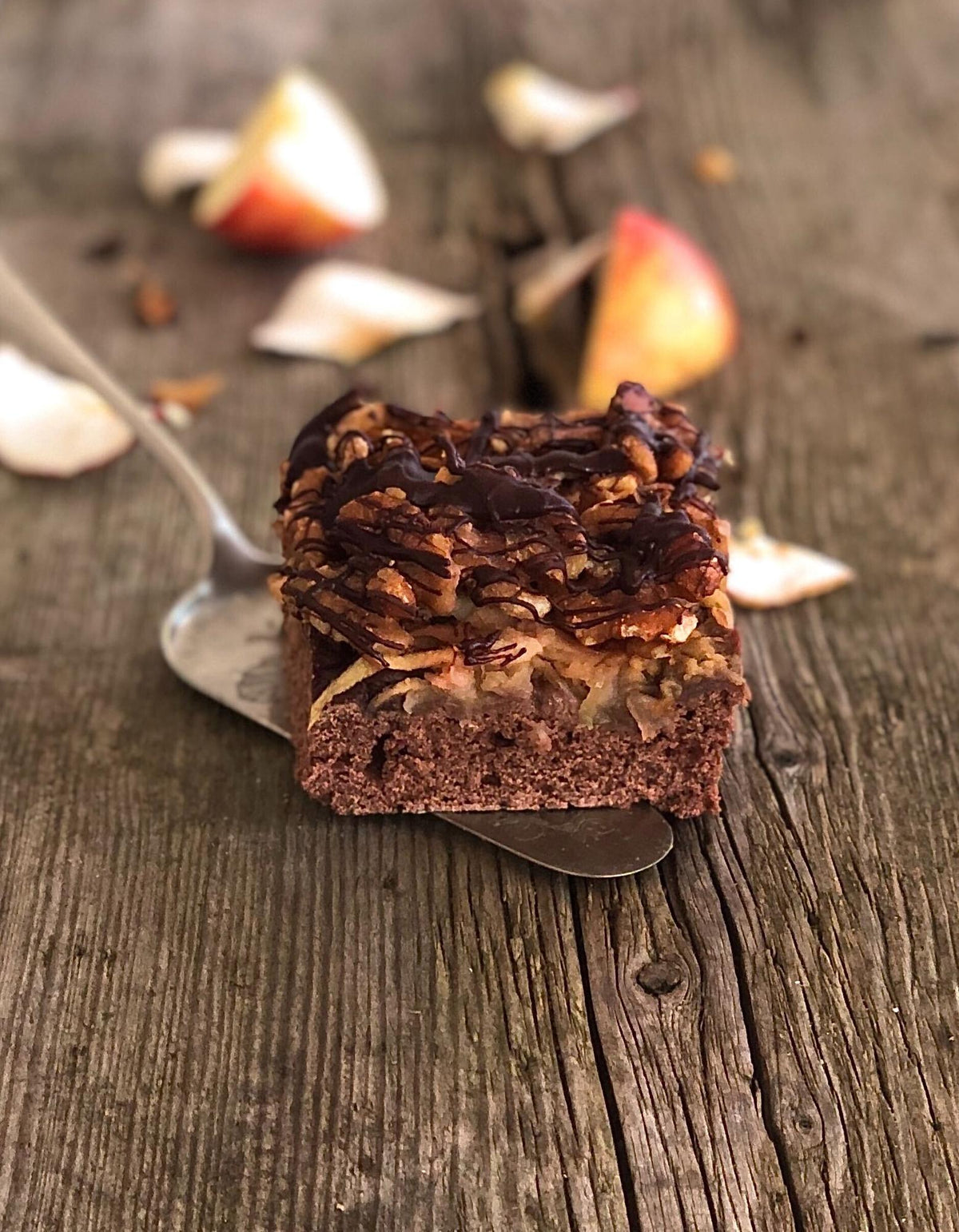 Cacaokoek met appels en noten