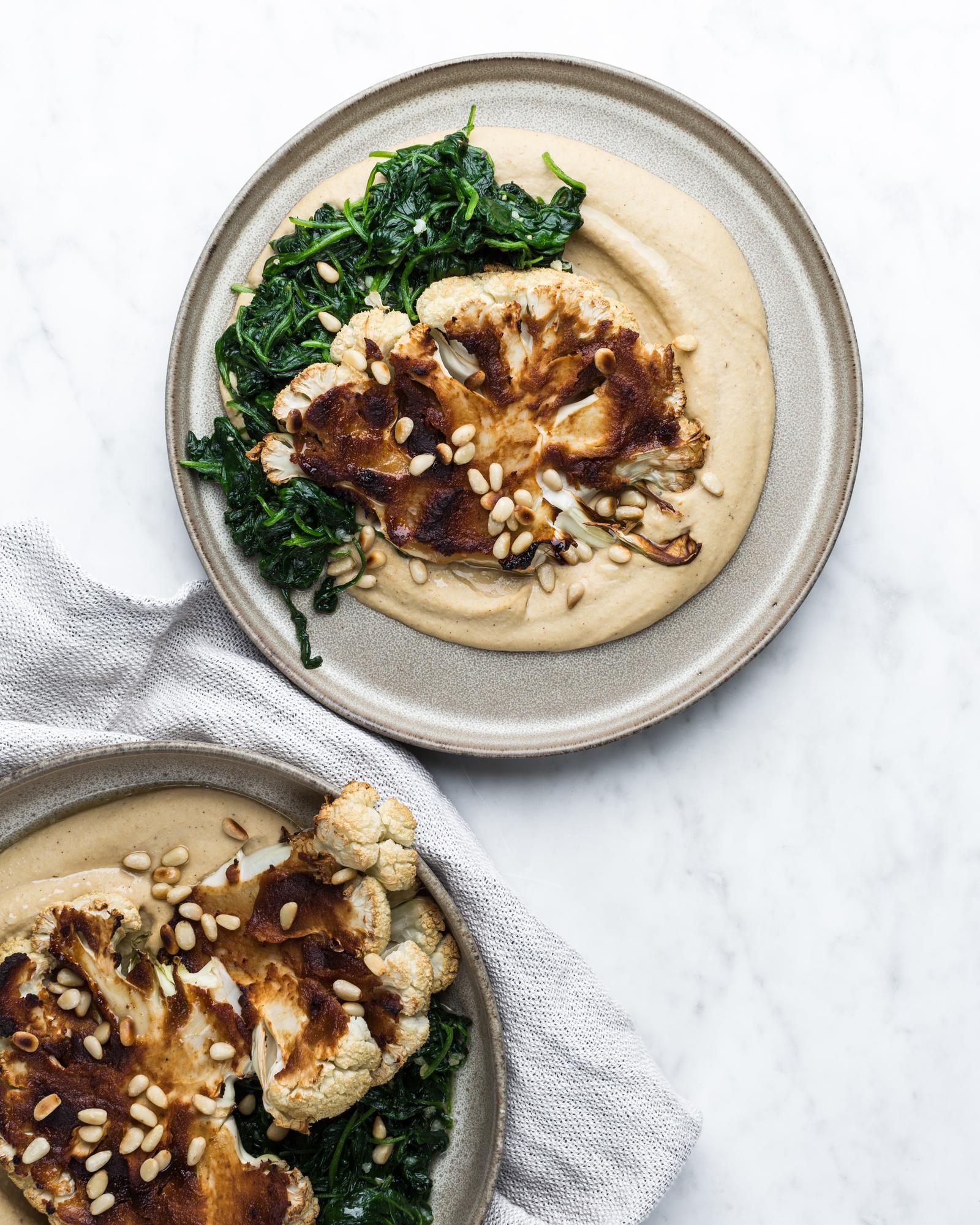 Bloemkoolsteaks met hummus
