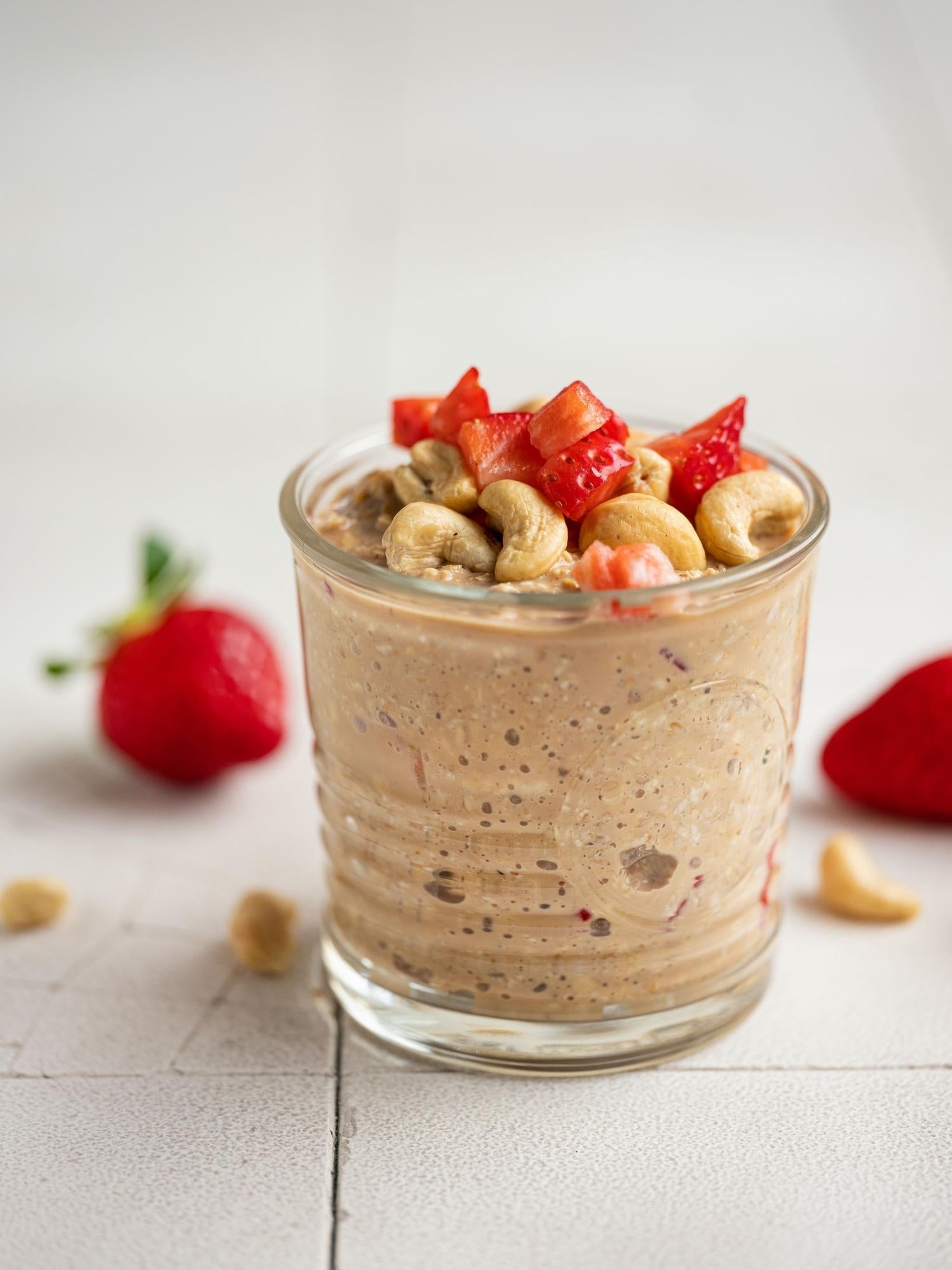 Koffie overnight oats met aardbeien