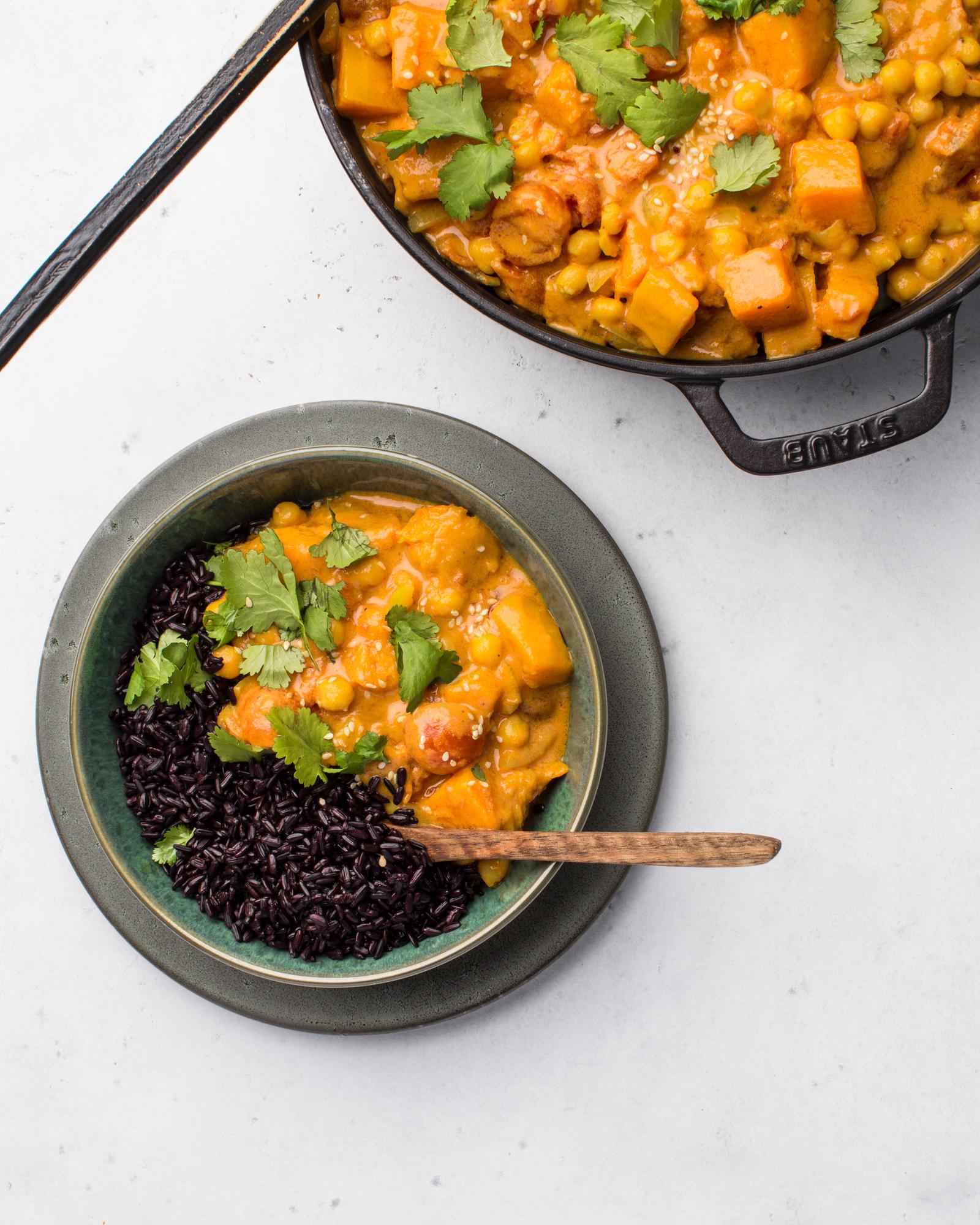 Pompoenkerrie met kikkererwten en kokosmelk