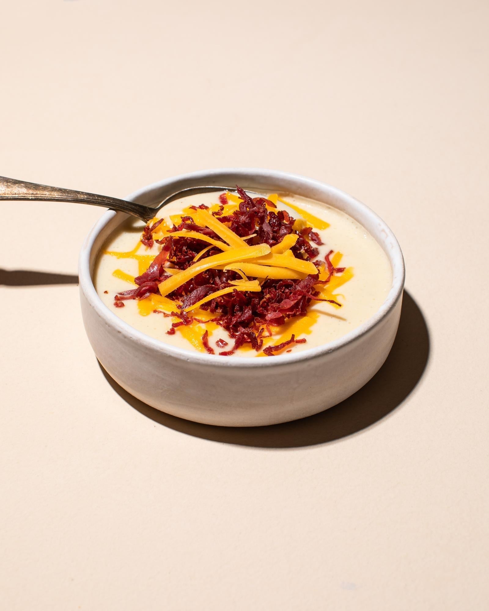 Bloemkoolsoep met geroosterde bresaola en cheddar