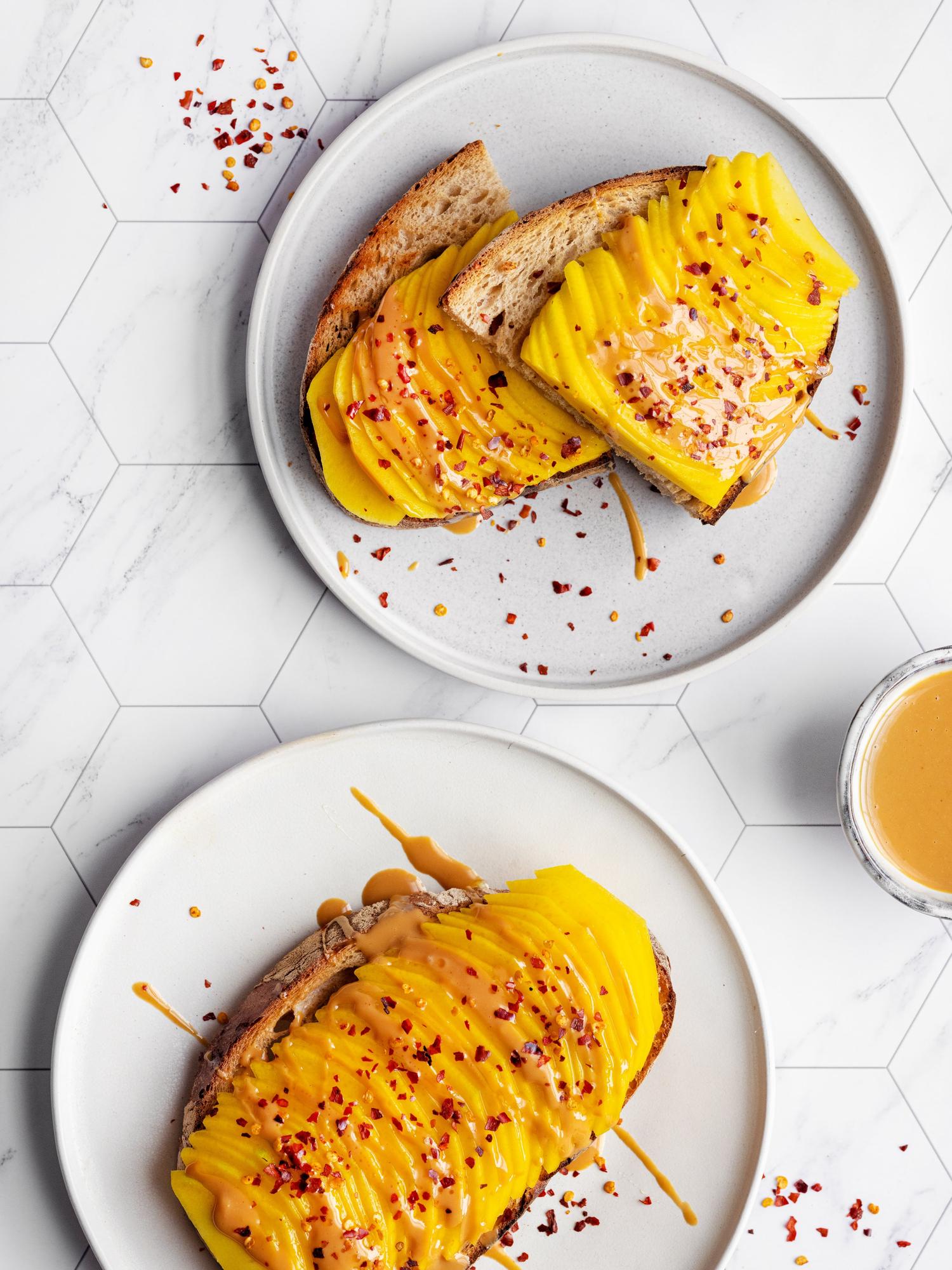 Mango-toasts