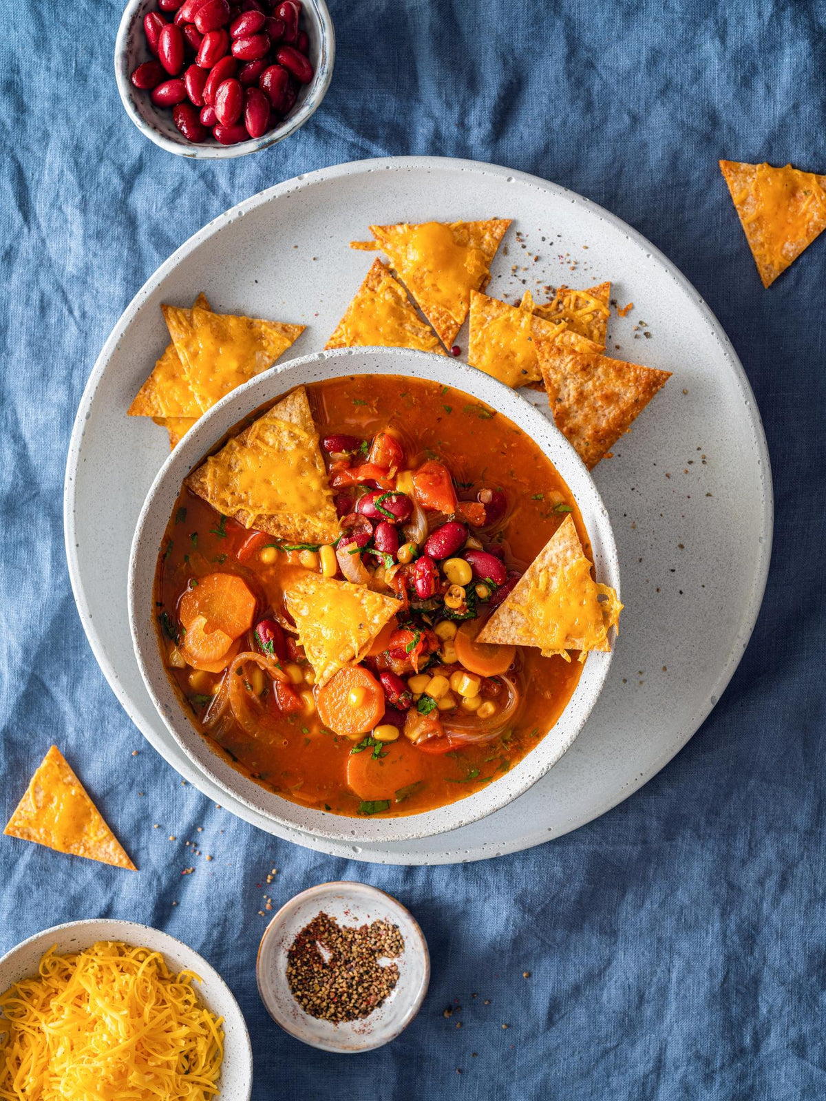 Mexicaanse soep met tortillachips