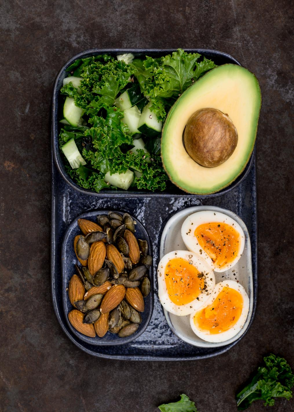 Salade met boerenkool en komkommer