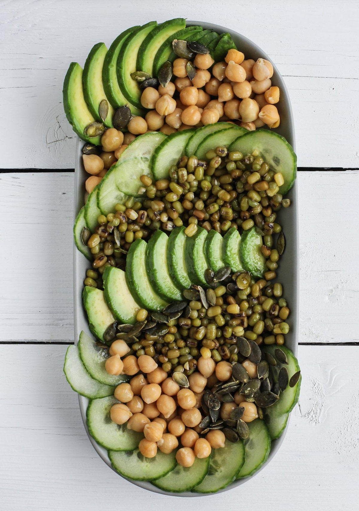 Salade met mungobonen en tahini-dressing