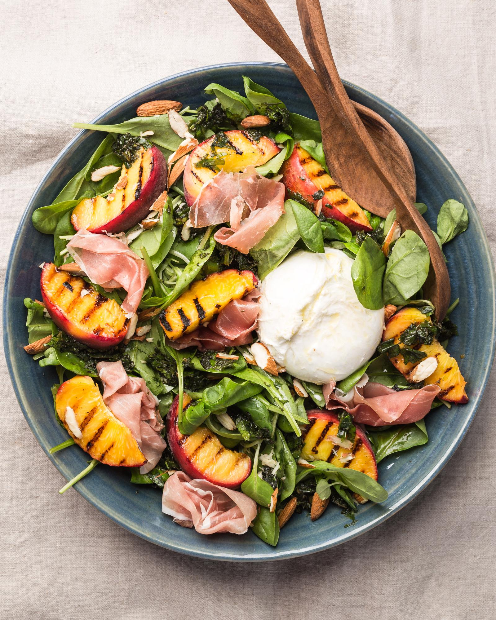 Salade met gegrilde perziken