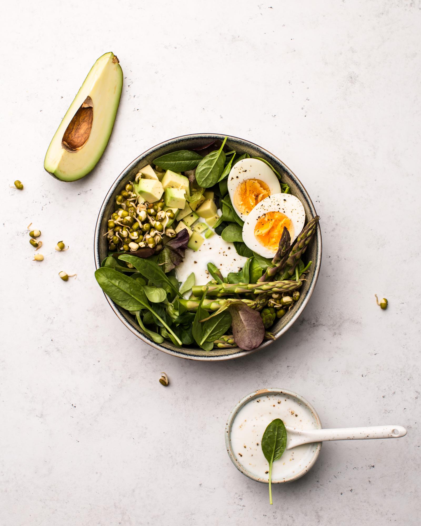 Salade met asperges en yoghurtdressing