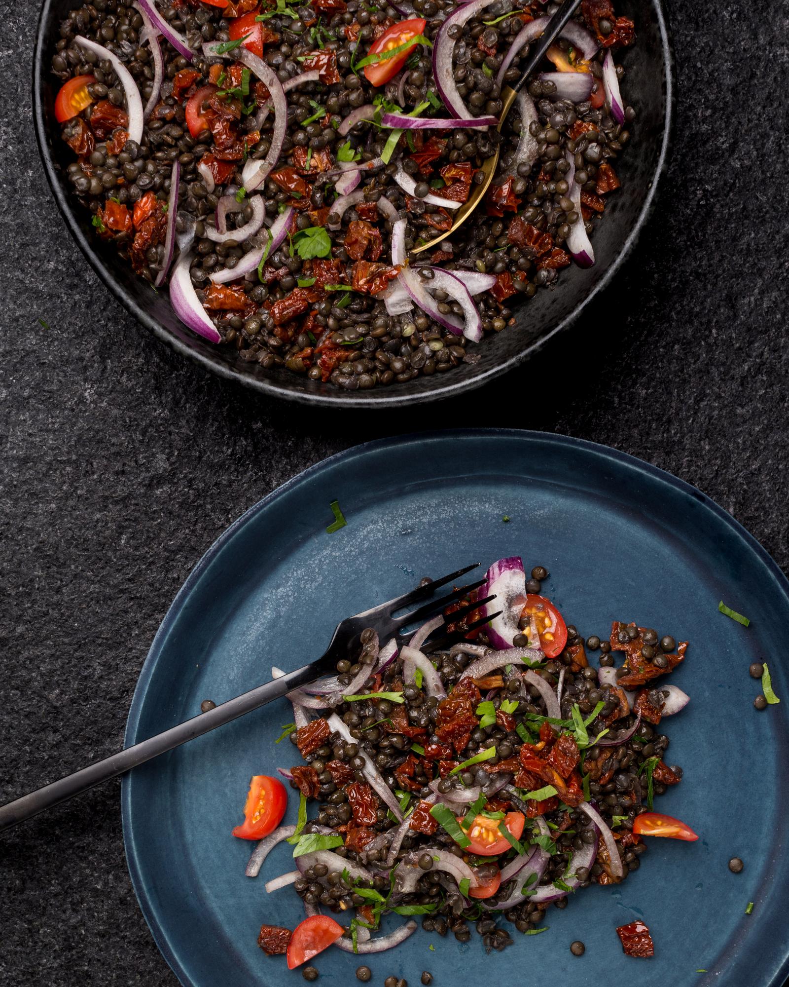 Salade van zwarte linzen