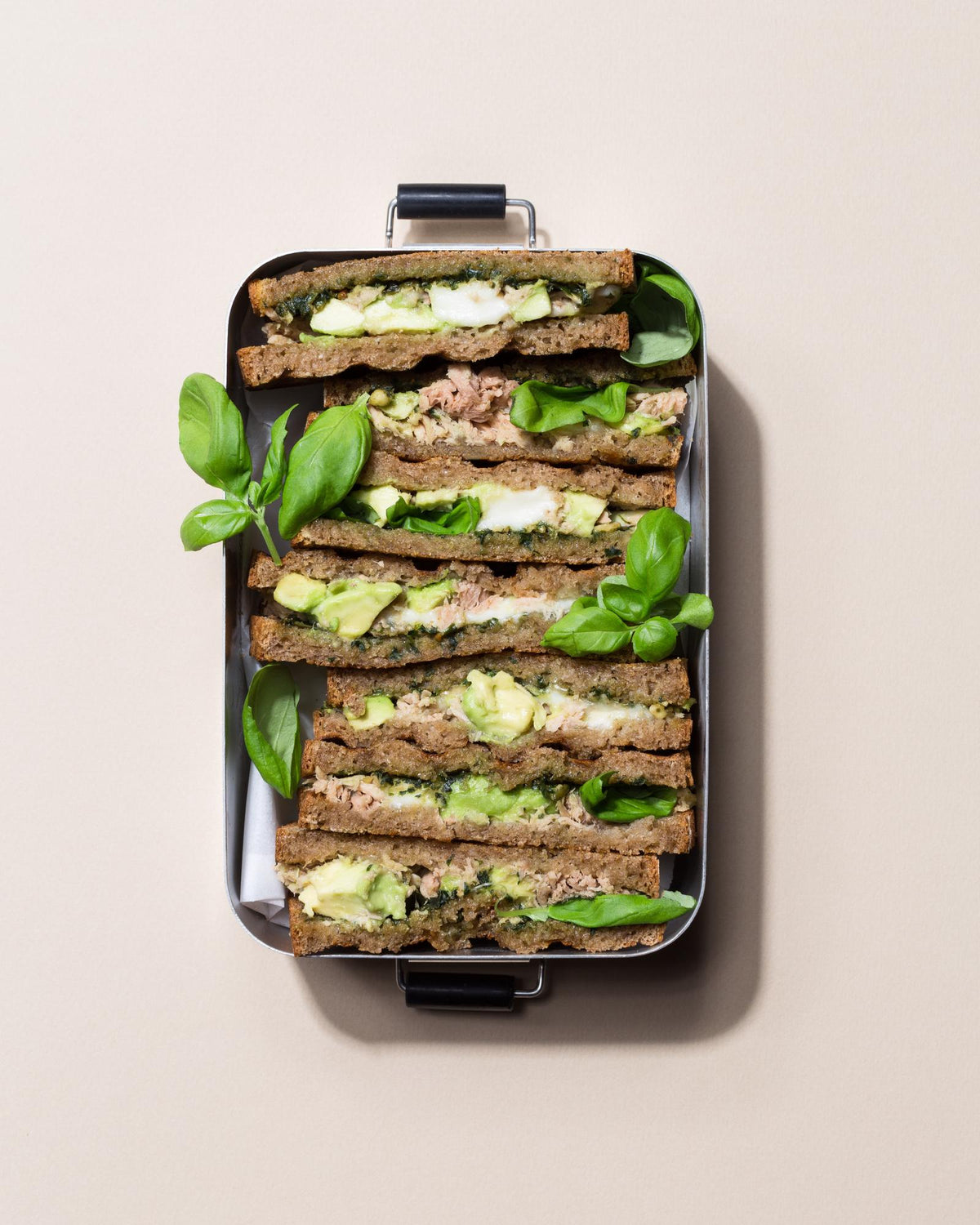 Toast met tonijn en avocado
