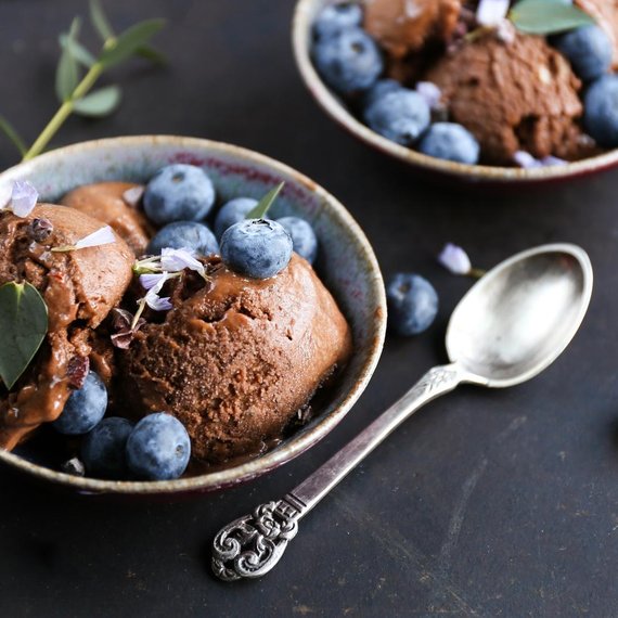 Chocolade-ijs met bosbessen