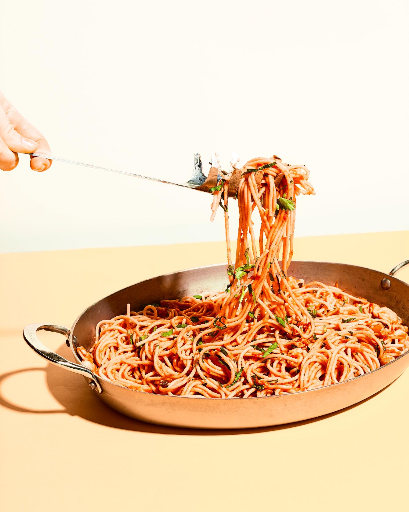 Spaghetti met konijnenvlees en tomatensaus