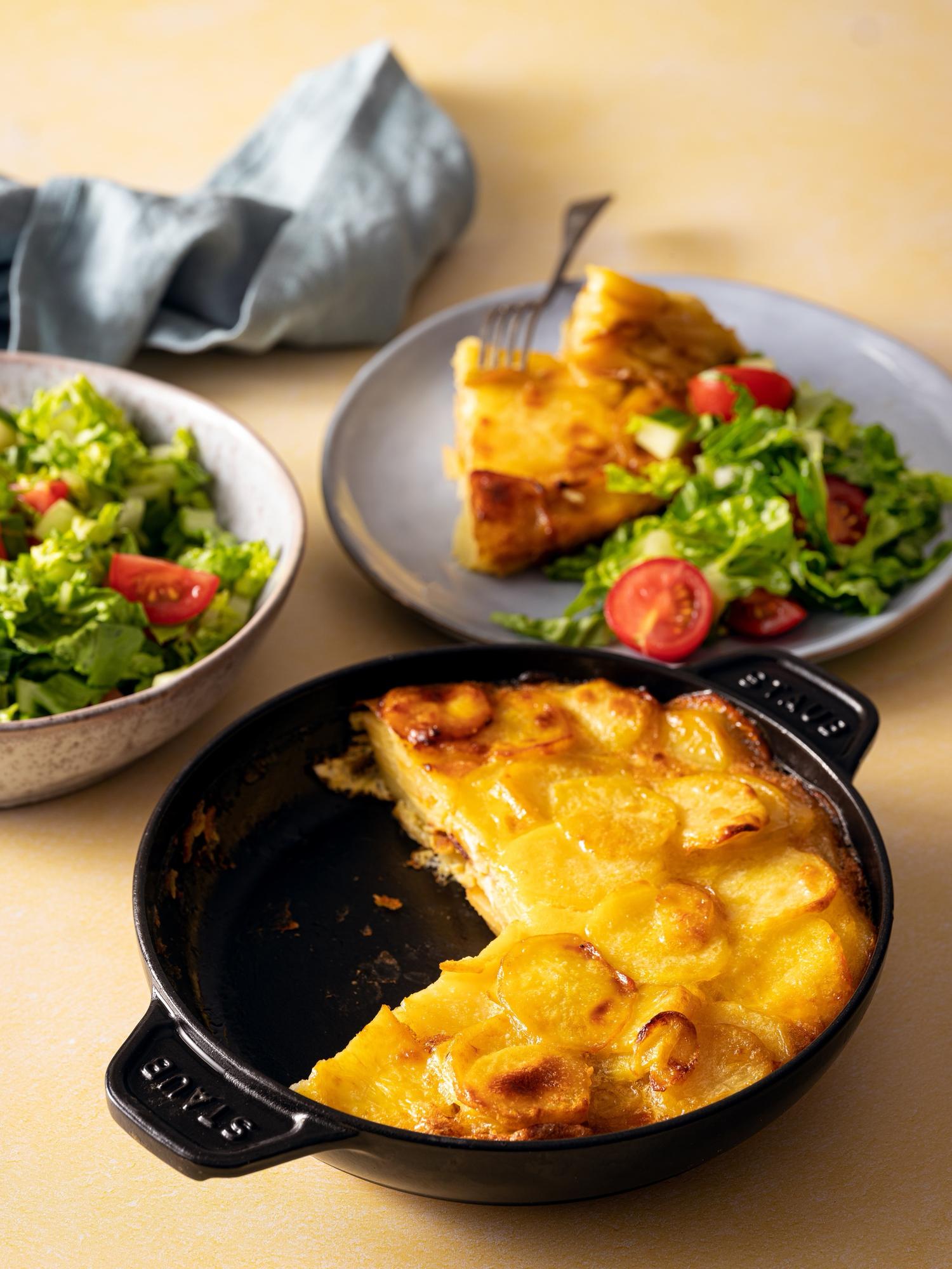Spaanse aardappeltortilla met salade