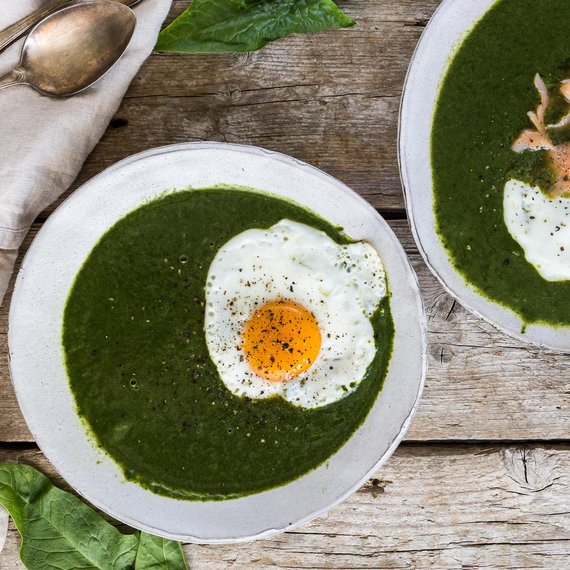 Spinaziesoep met spiegelei