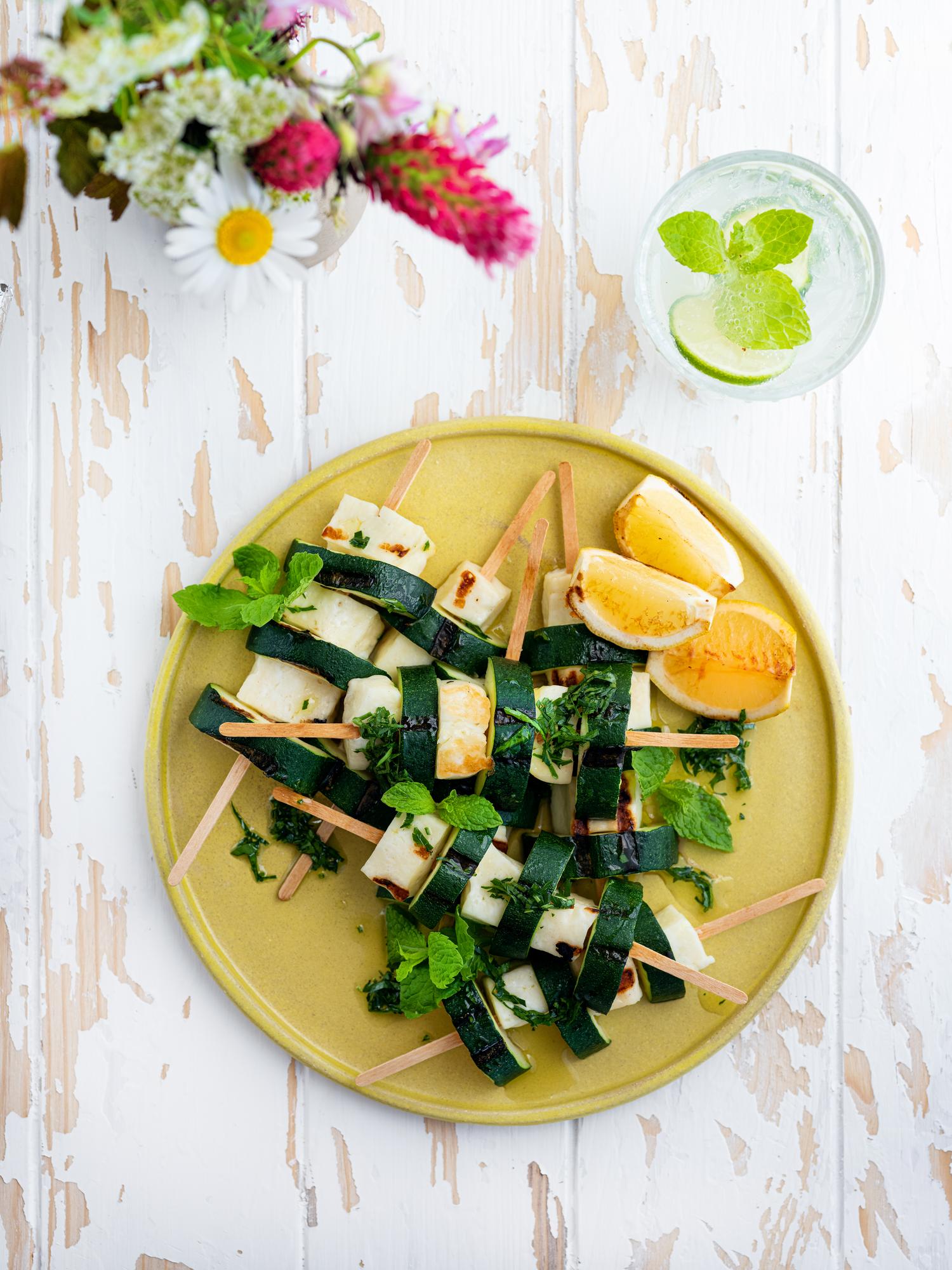 Spies met courgette en halloumi