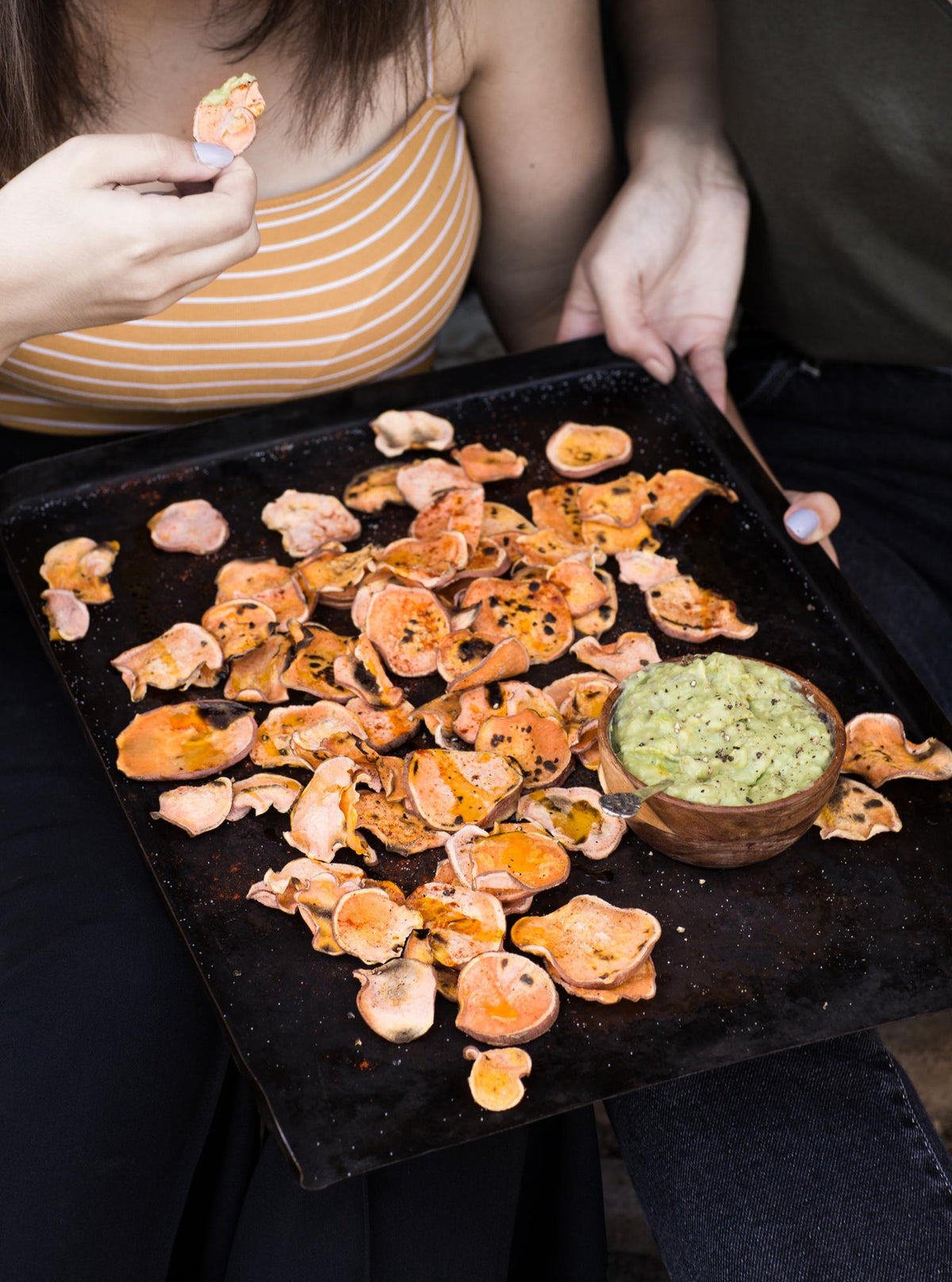 Bataatchips met avocadodip