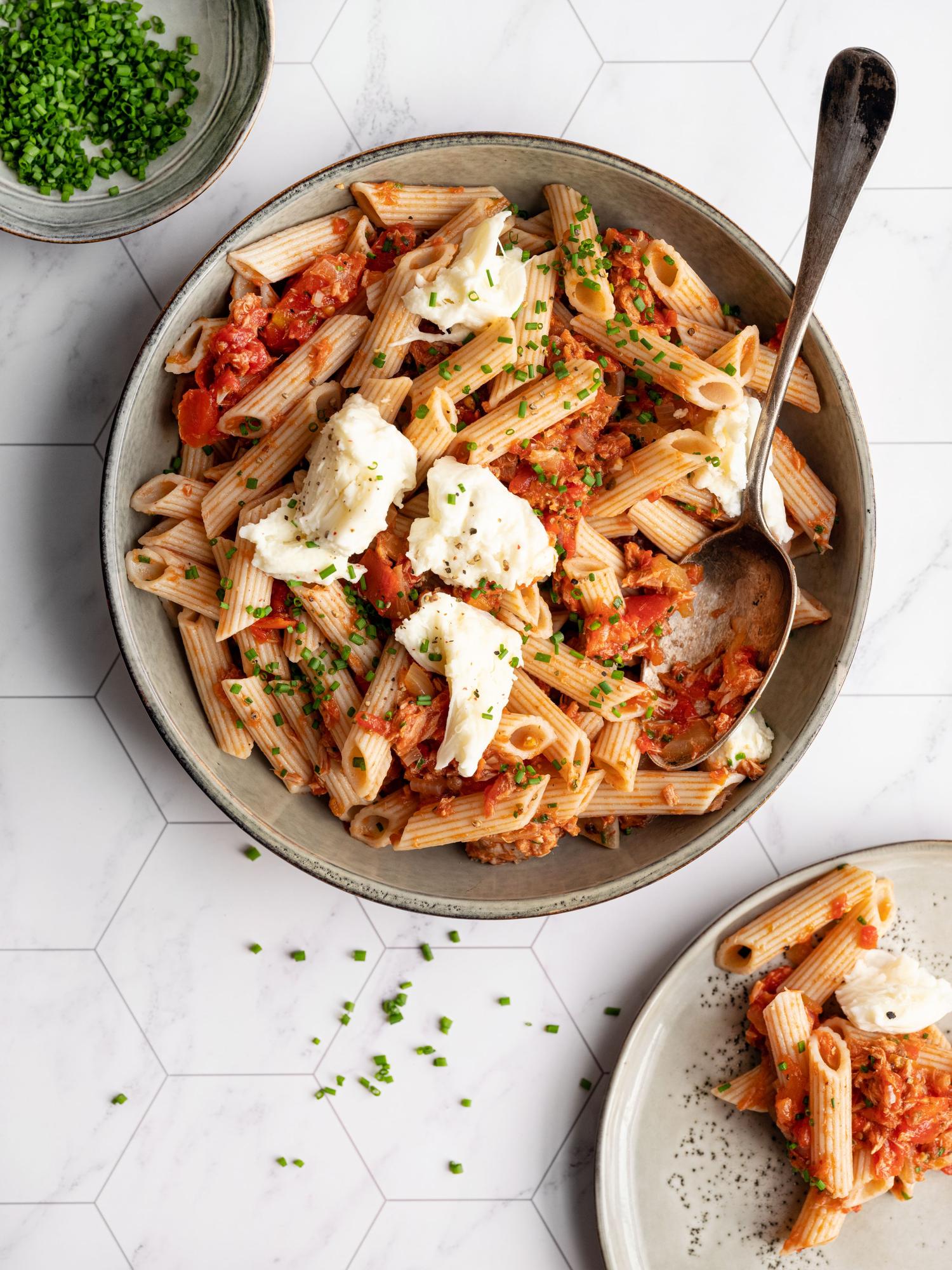 Tonijnpasta met tomaten en mozzarella