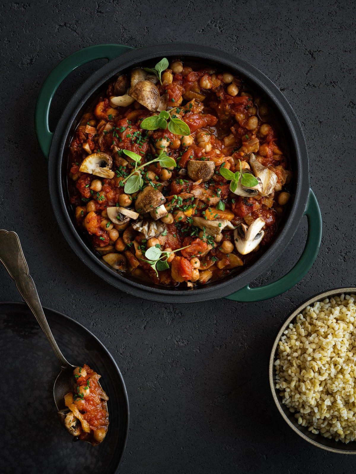 Vegetarisch gerecht met kikkererwten en oesterzwammen