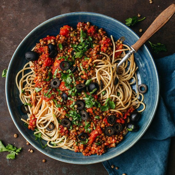 Volkoren spaghetti met pikante linzensaus
