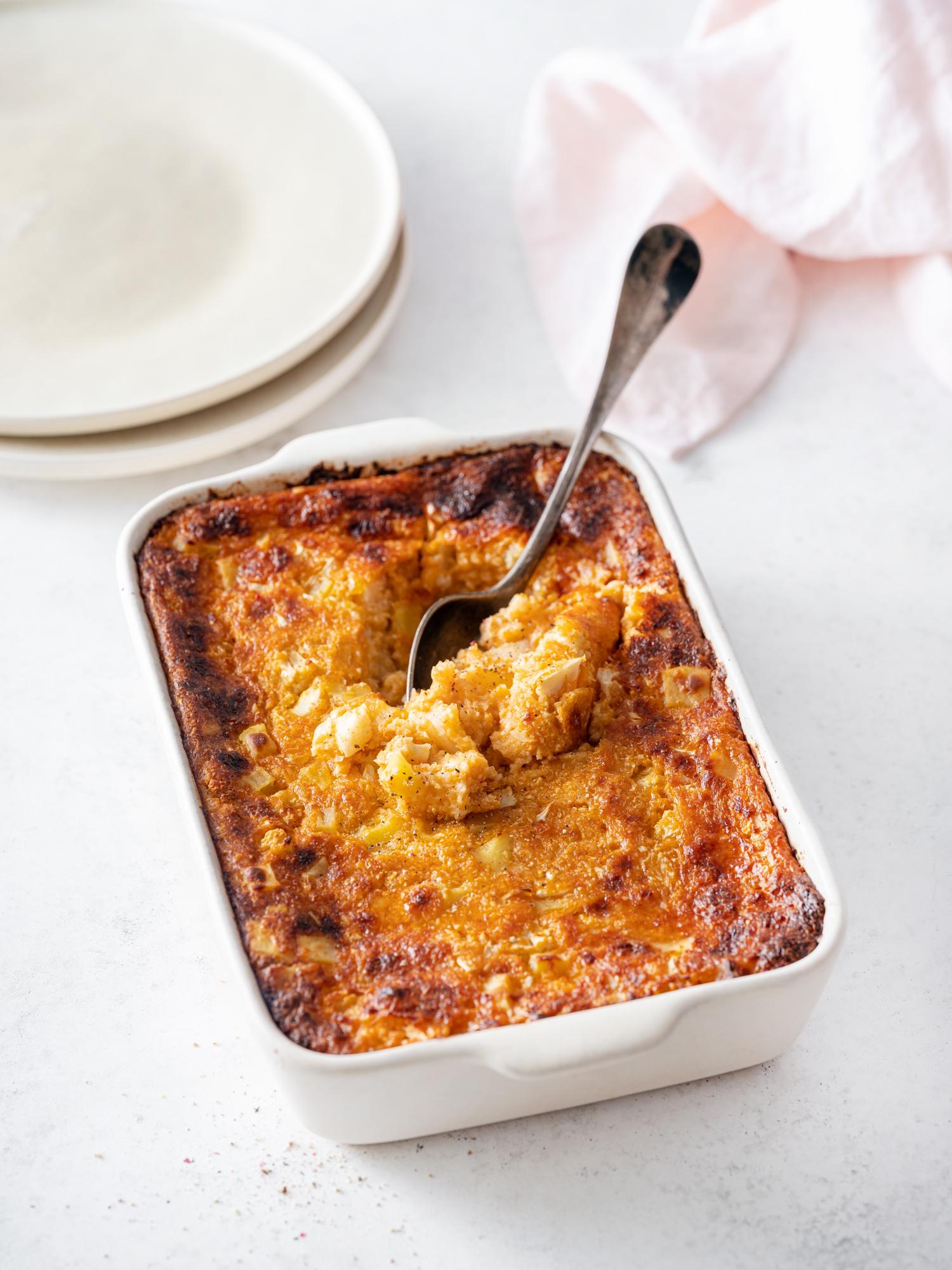 Gegratineerde bloemkool met kaas en aardappelen