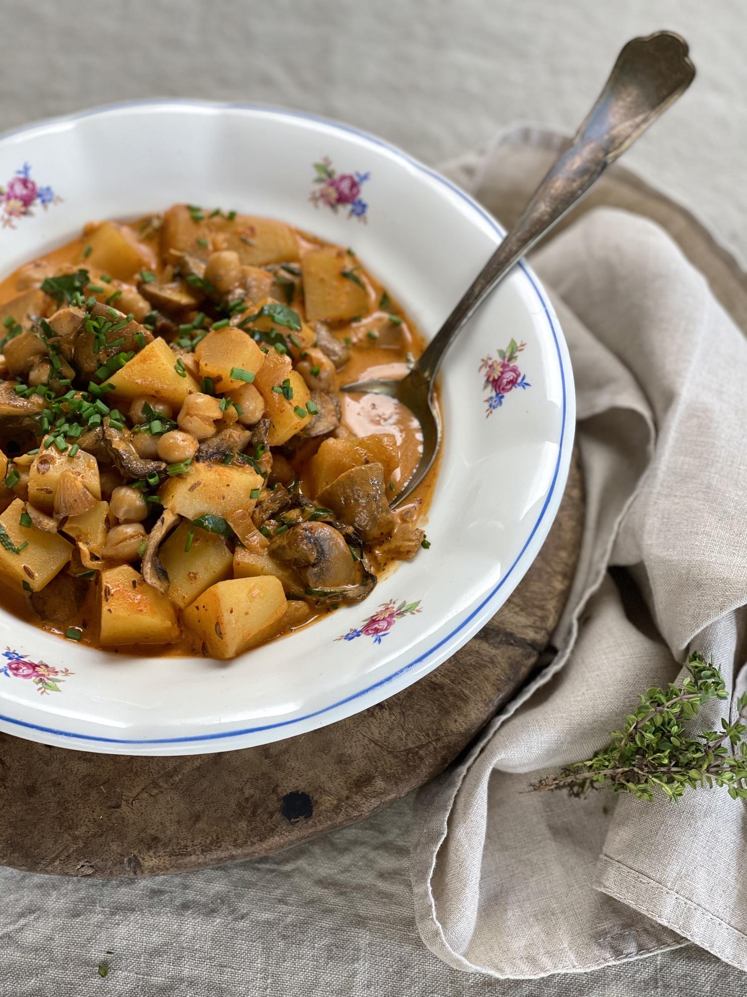 Aardappel-paddenstoelengoulash