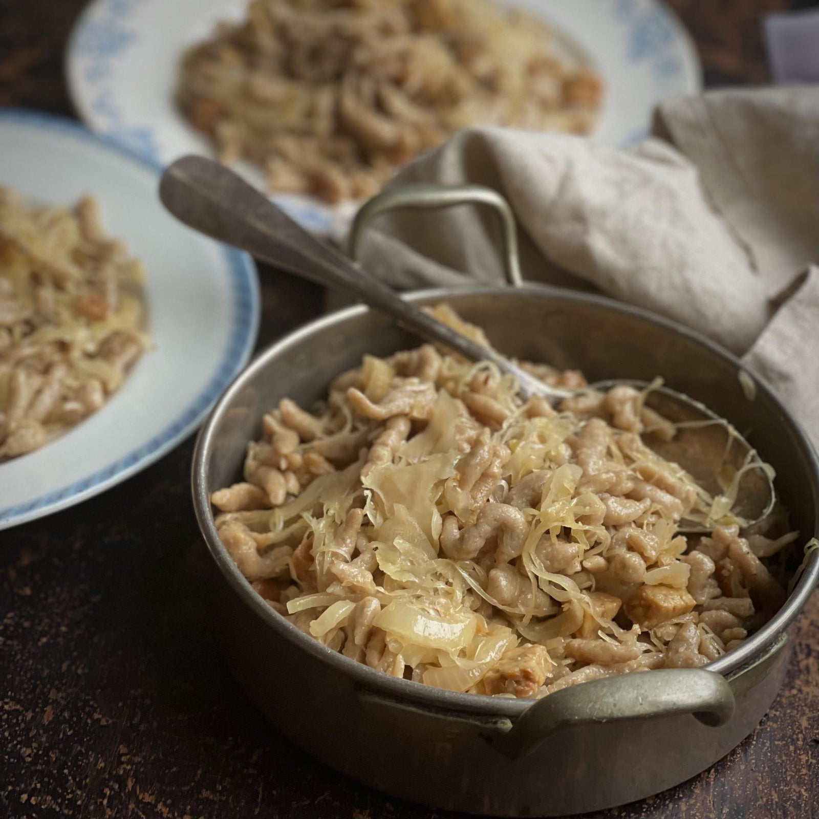 Rogge-halušky met zuurkool en tempeh